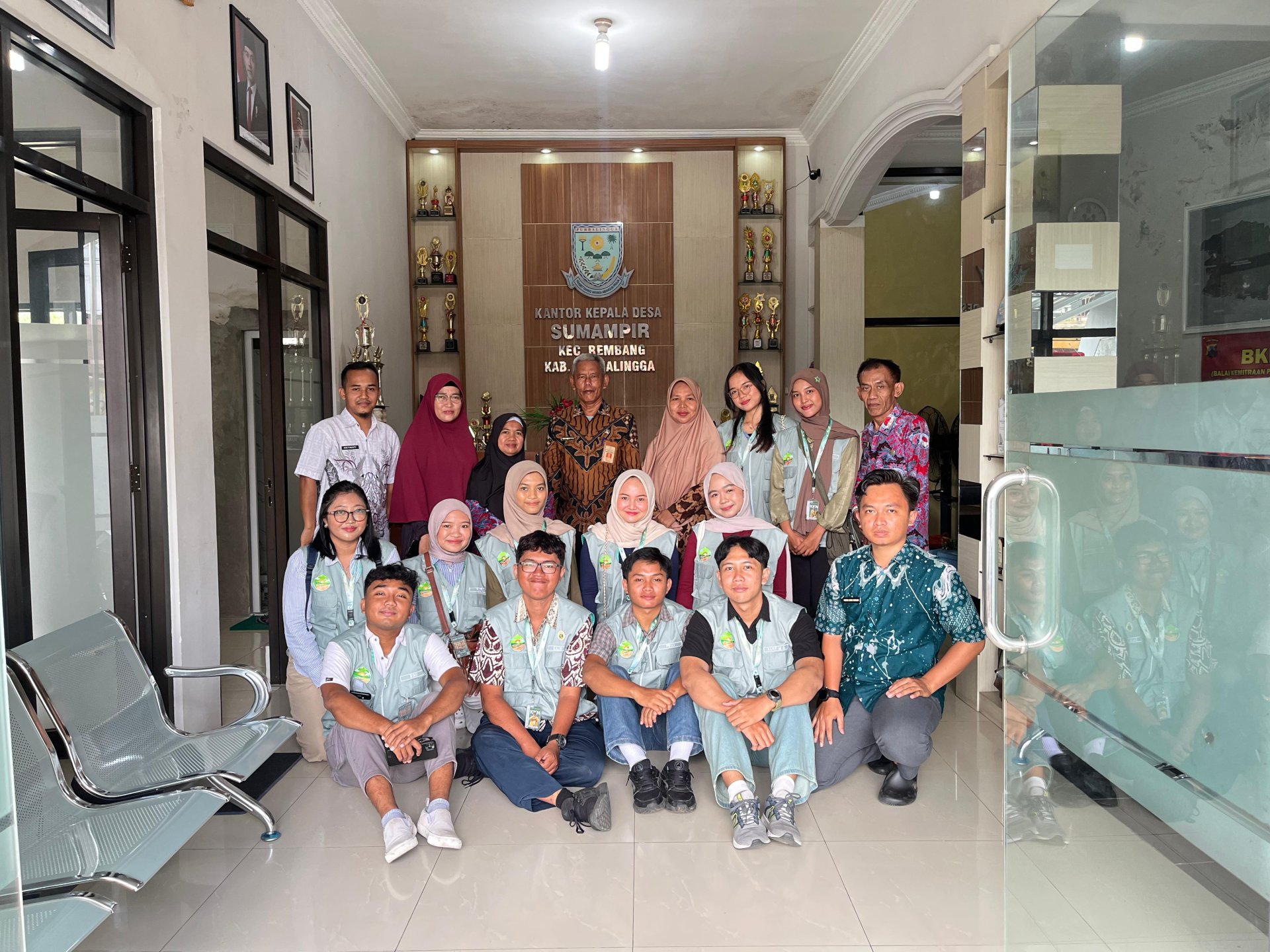 Kunjungan Ke Balai Desa Sumampir