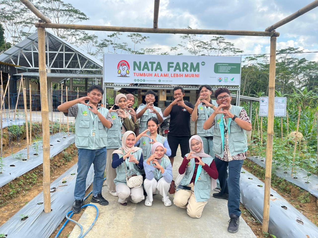 Kunjungan Mahasiswa KKN Desa Sumampir Periode Jan-Feb 2026 ke Bumdes Nata Farm di Desa Sumampir