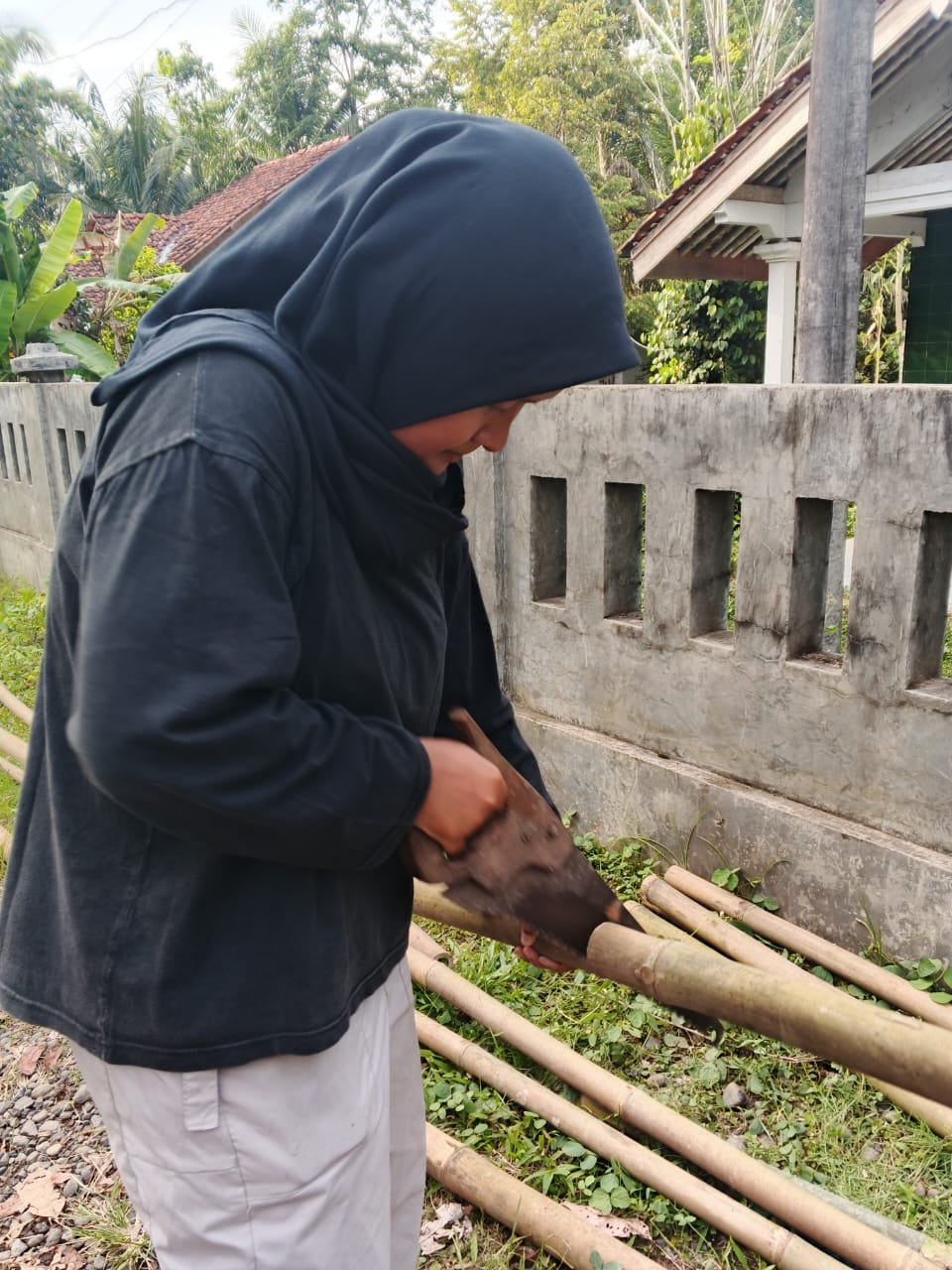 membuat pondasi proker lingkungan dari bambu