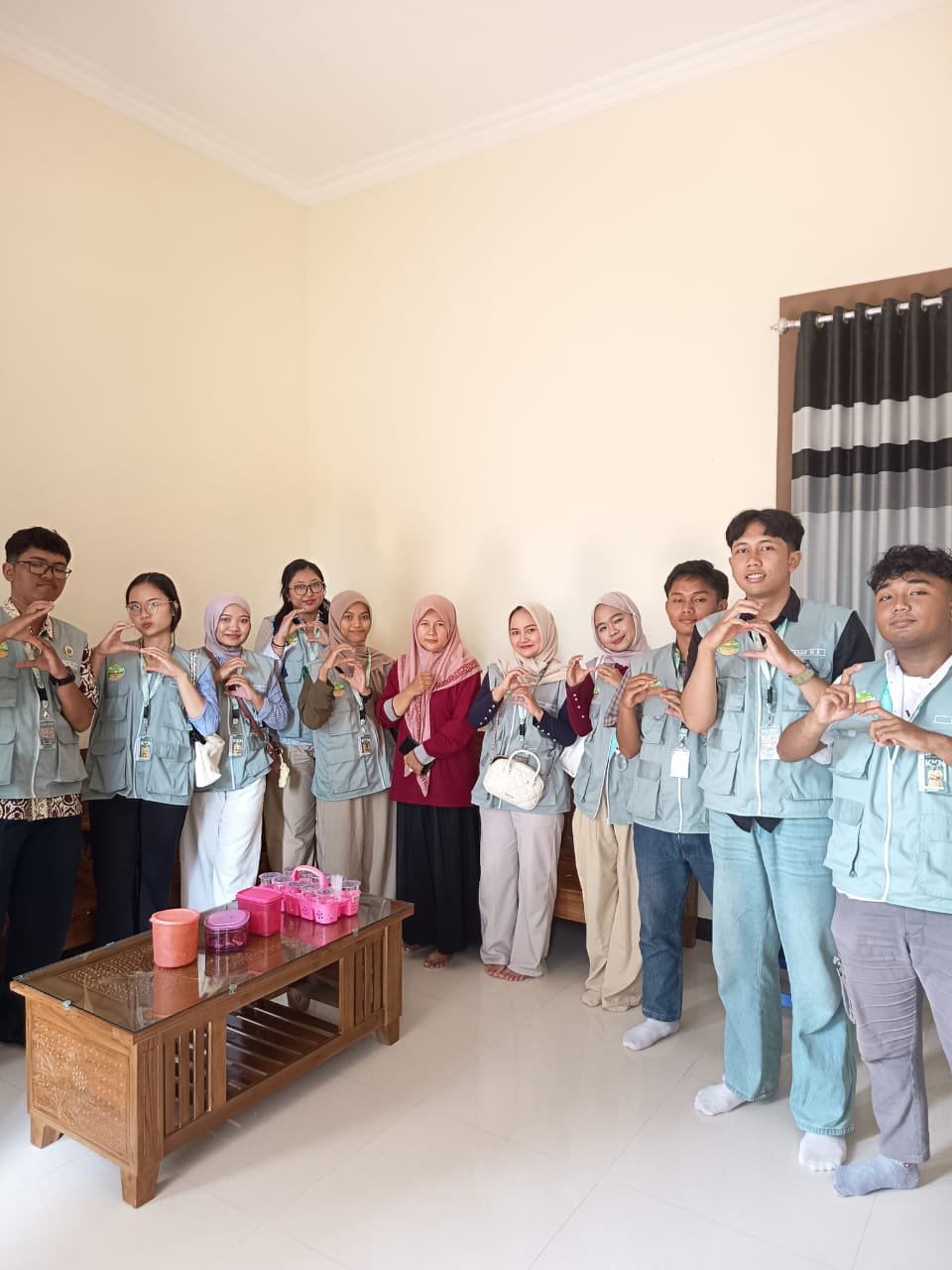 Kunjungan Ke Ibu Feria sebagai Bidan di Posyandu