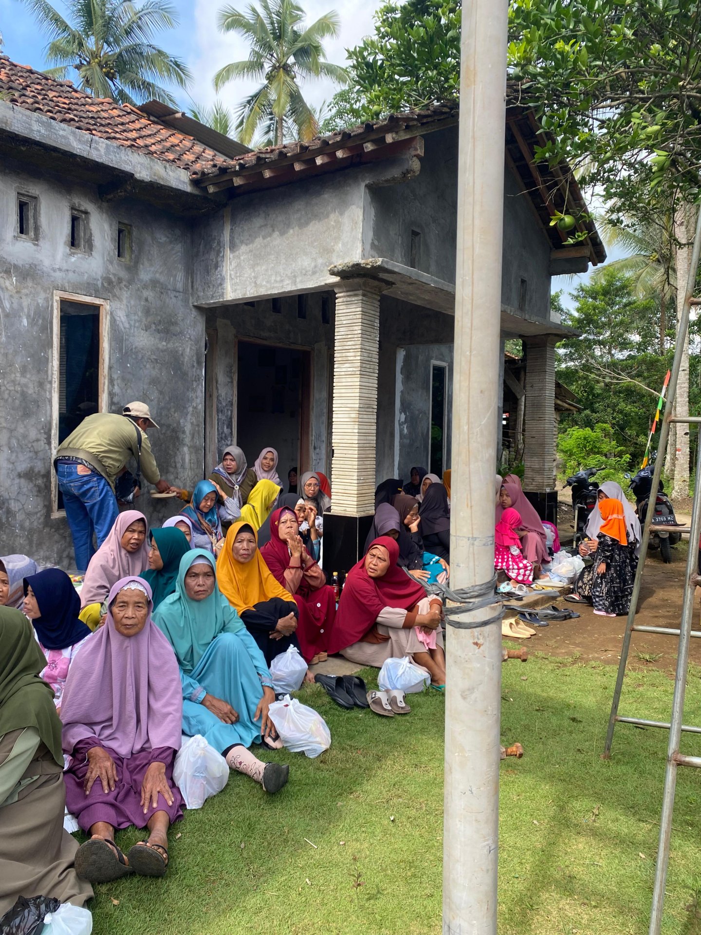 Mahasiswa KKN UNSOED 2026 Desa Lancar Menghadiri Peringatan Isra Miraj