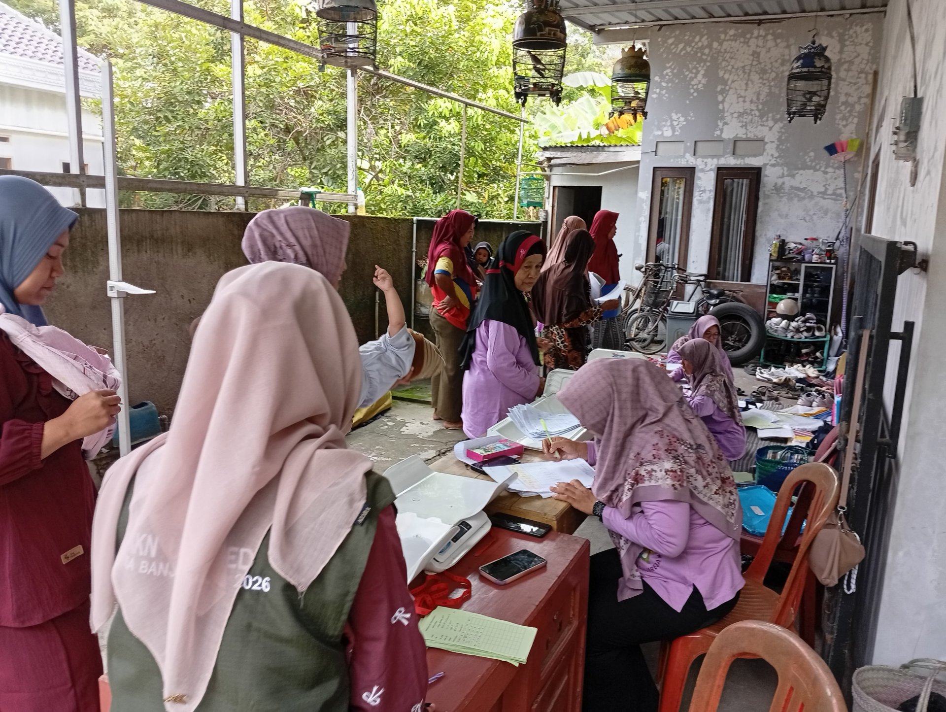 Posyandu anak bayi, batita, balita, dan cek kesehatan lansia