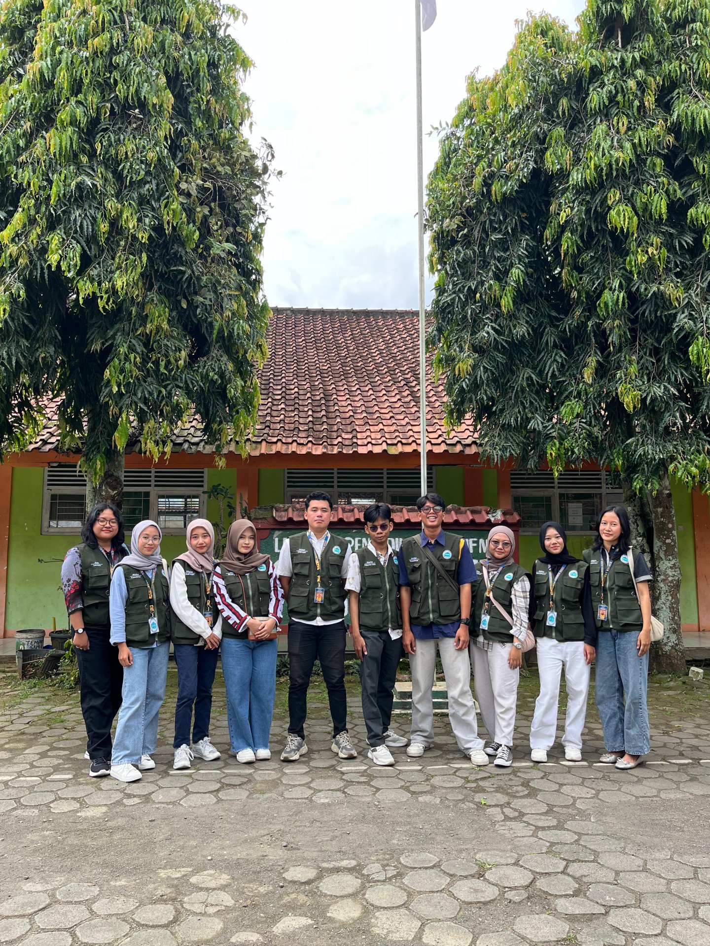 Kunjungan ke sekolah sekolah di kelurahan Wadaslintang (SD, SMP , SMA )