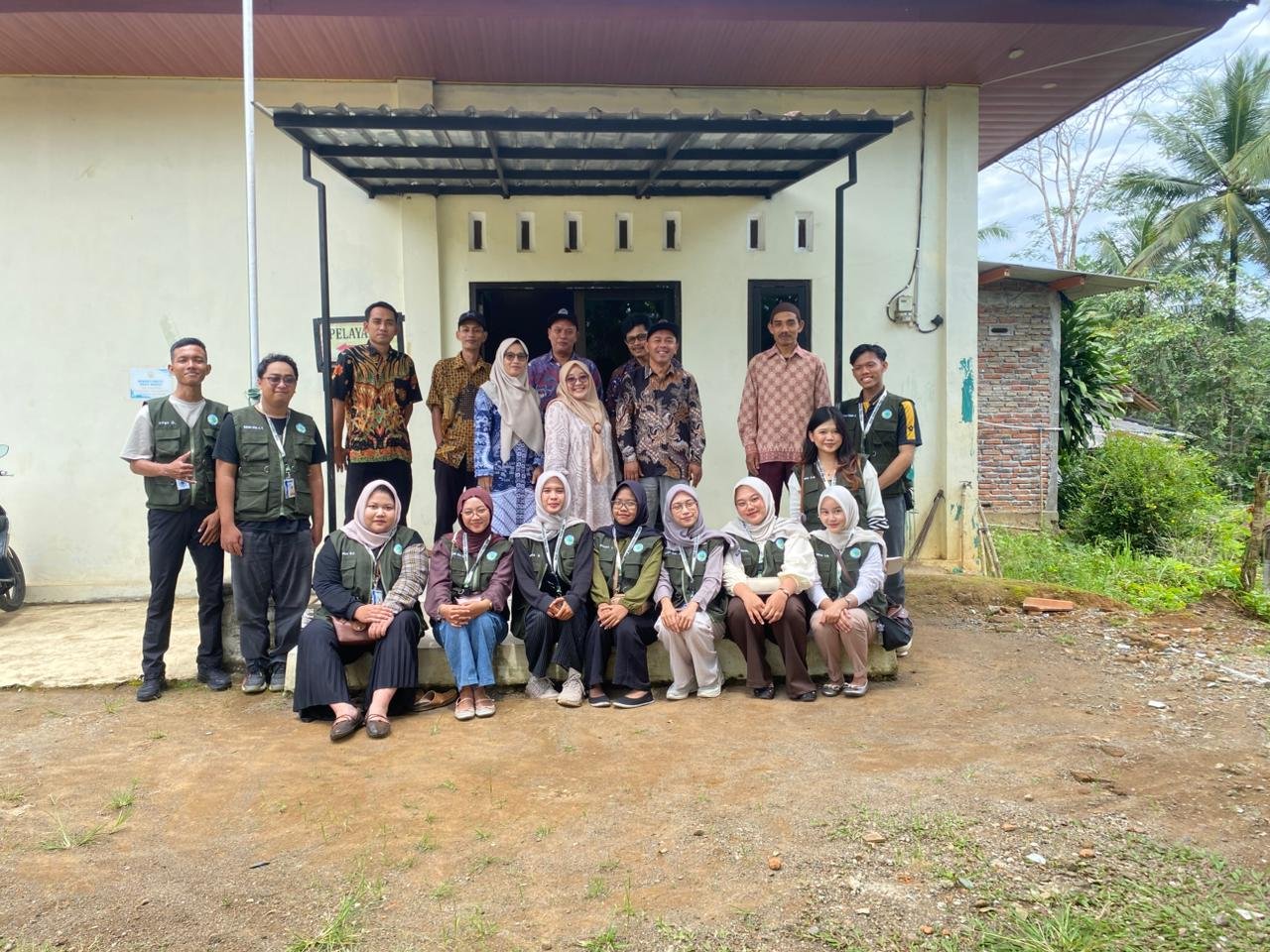 Berkunjung ke berbagai tokoh masyarakat di Desa Somogede