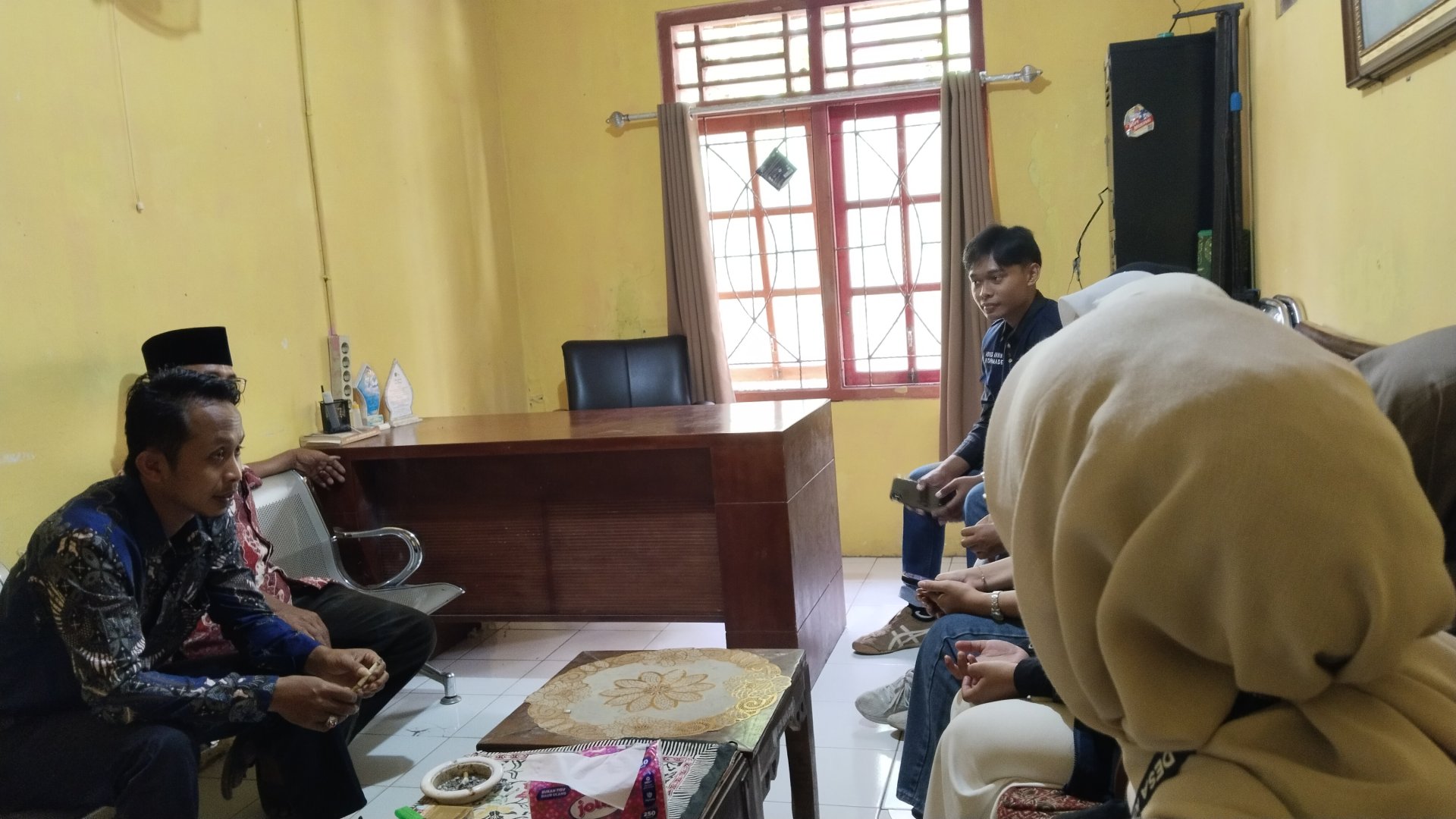 Berkunjung ke Kantor Desa