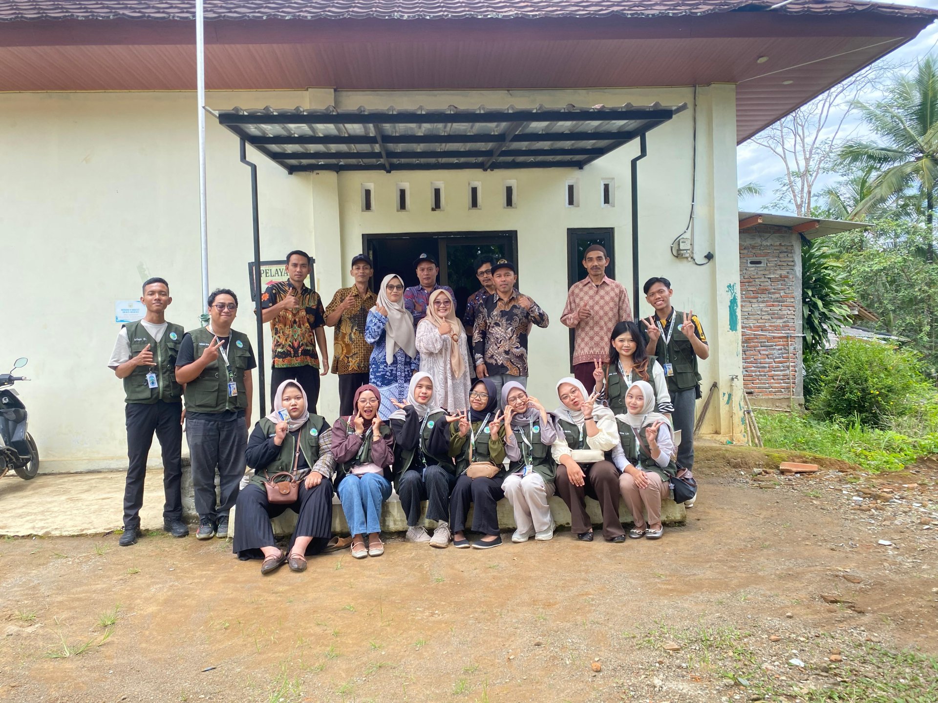 BERKUNJUNG KE BERBAGAI TOKOH MASYARAKAT DESA SOMOGEDE