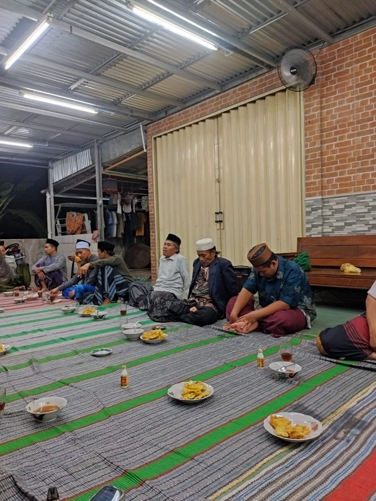 Kegiatan KKN Hari ke 2 (Mengikuti Tahlilan & Sowan ke Warga RT 4 RW 5)