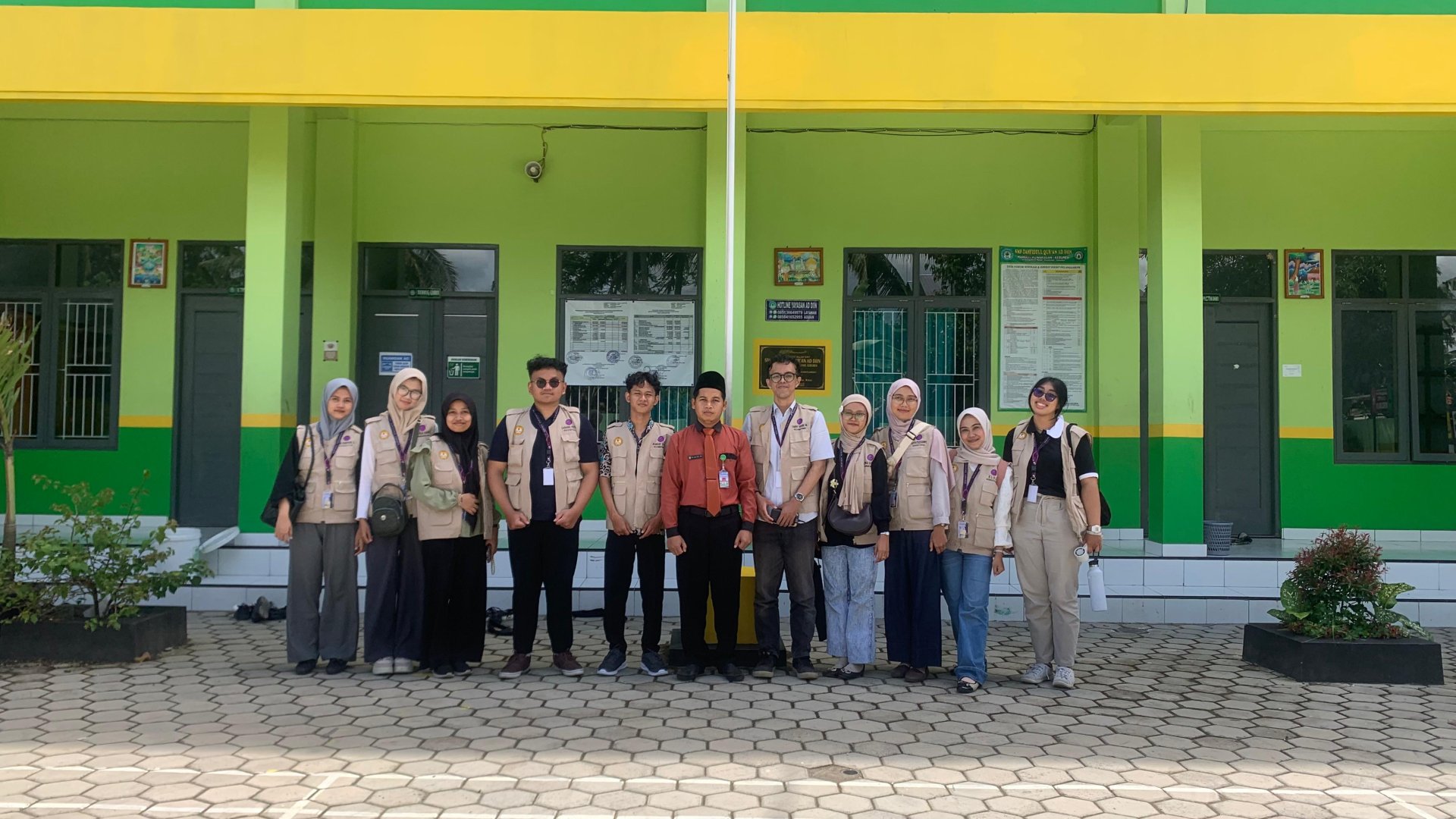 Perkenalan dan Meminta Izin di Sekolahan