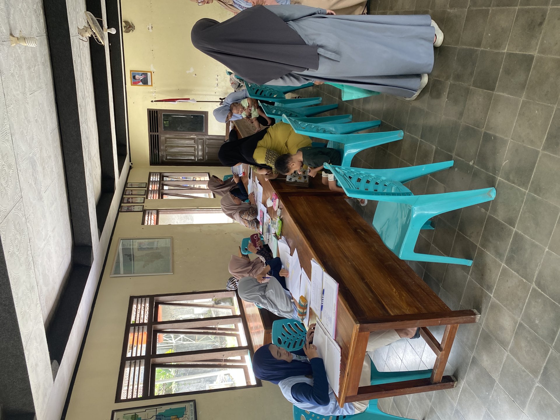 Kunjungan ke beberapa kegiatan dan ke kantor desa