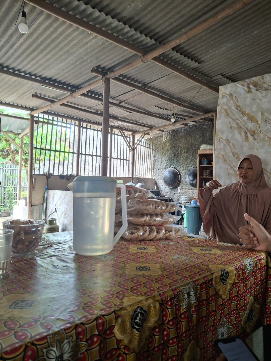 Kunjungan ke UMKM Peyek dan Jajanan Kering