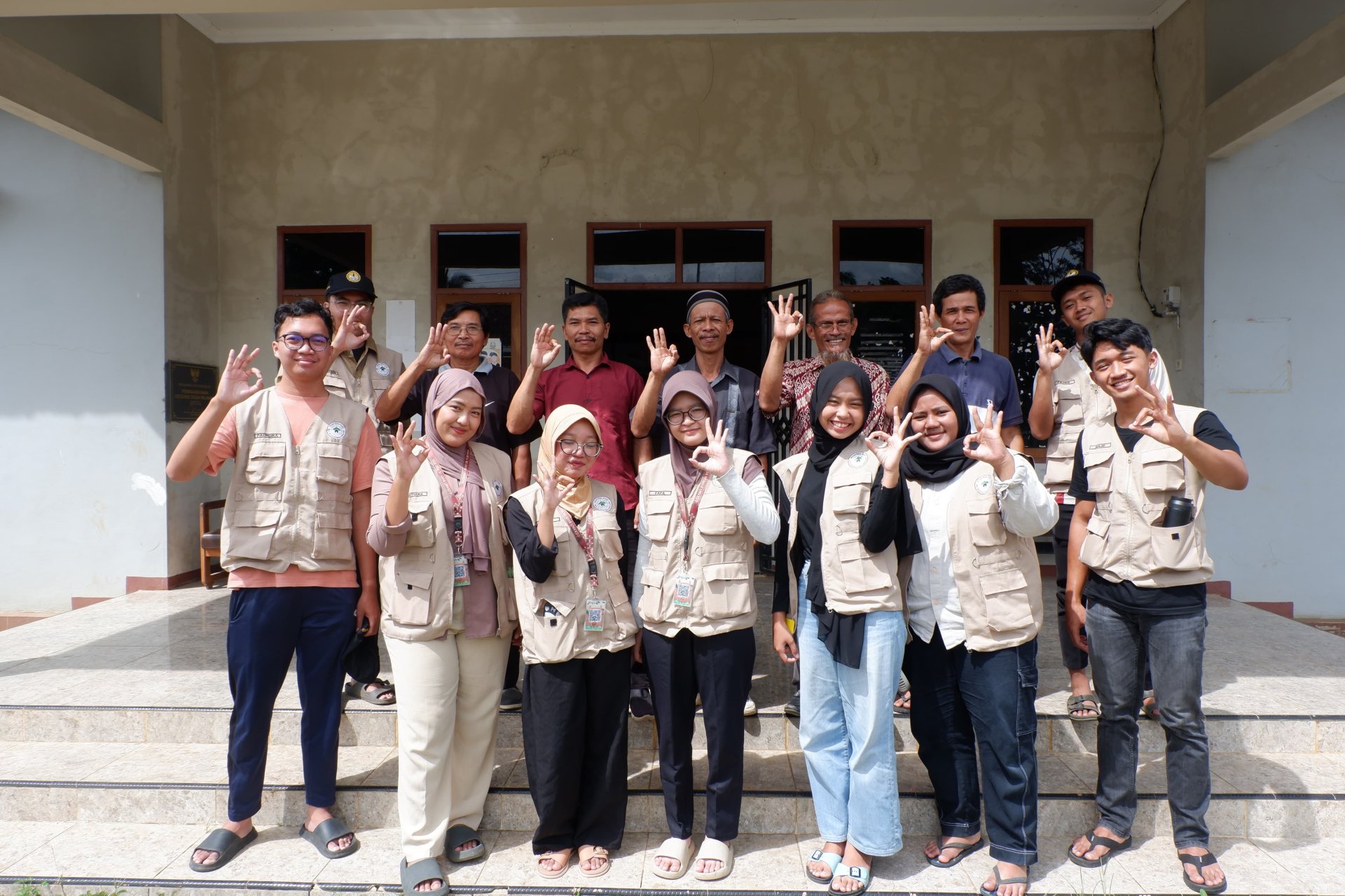 Kunjungan ke Balai Desa Wlahar