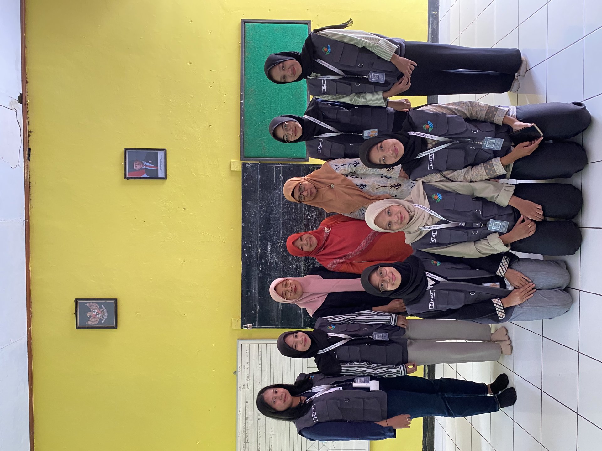 Mengunjungi tokoh desa