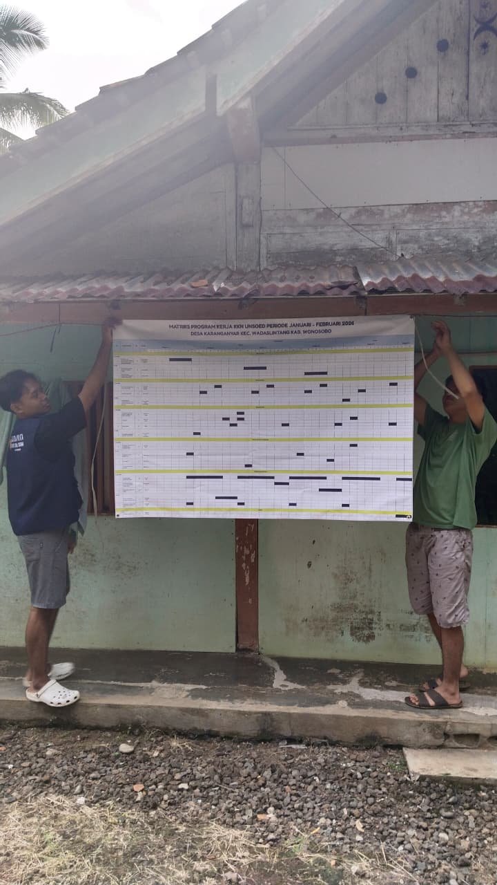 Pemasangan Banner KKN Desa Karanganyar