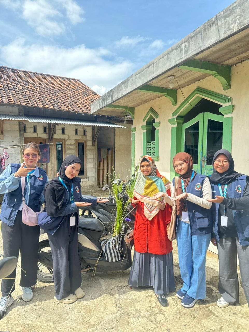 Pembahasan Proker Akar Wangi dan Penyebaran Undangan Sosialisasi Peroker