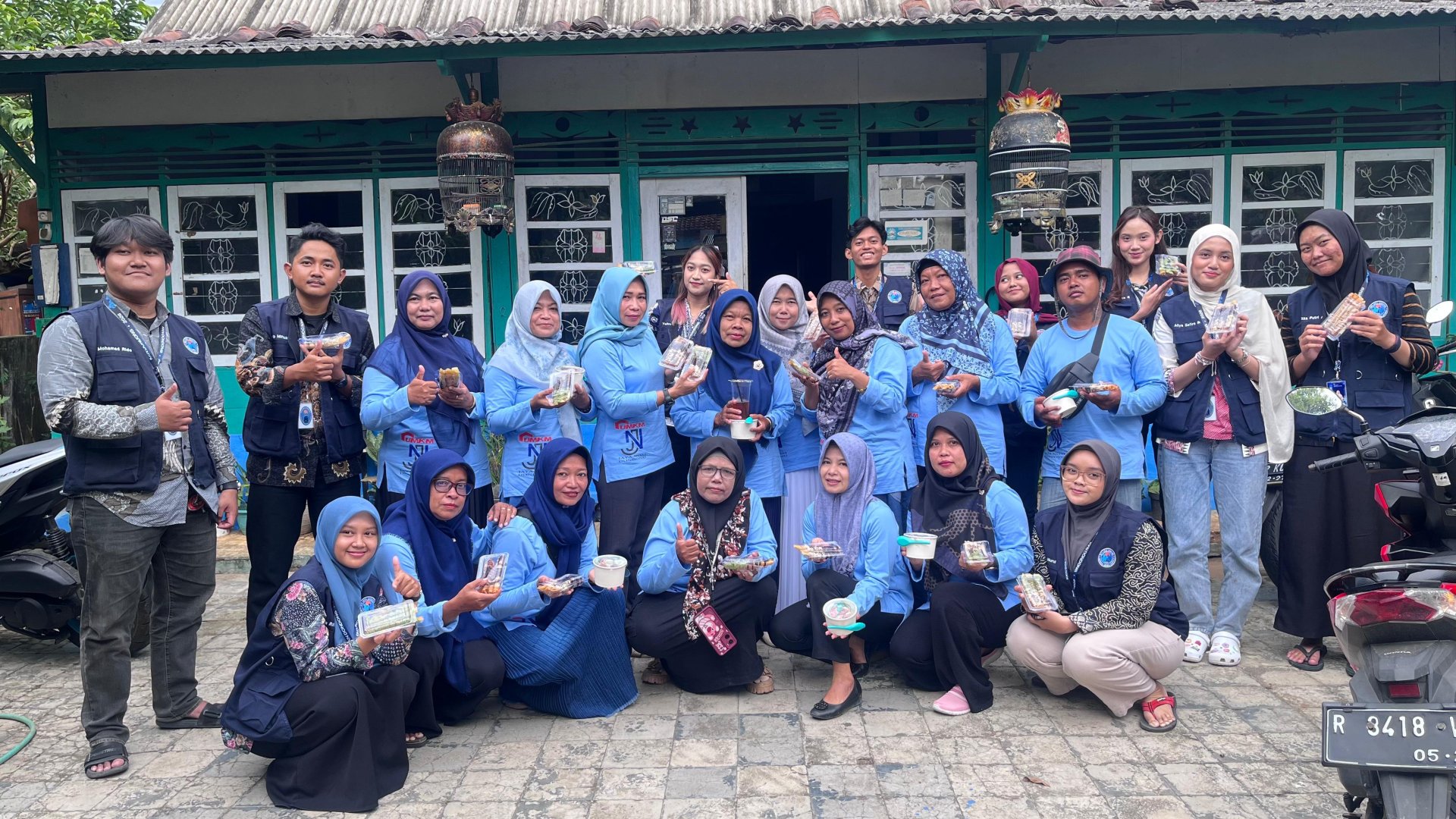 Ekonomi Kreatif Pendampingan Ide Jualan Banana Roll