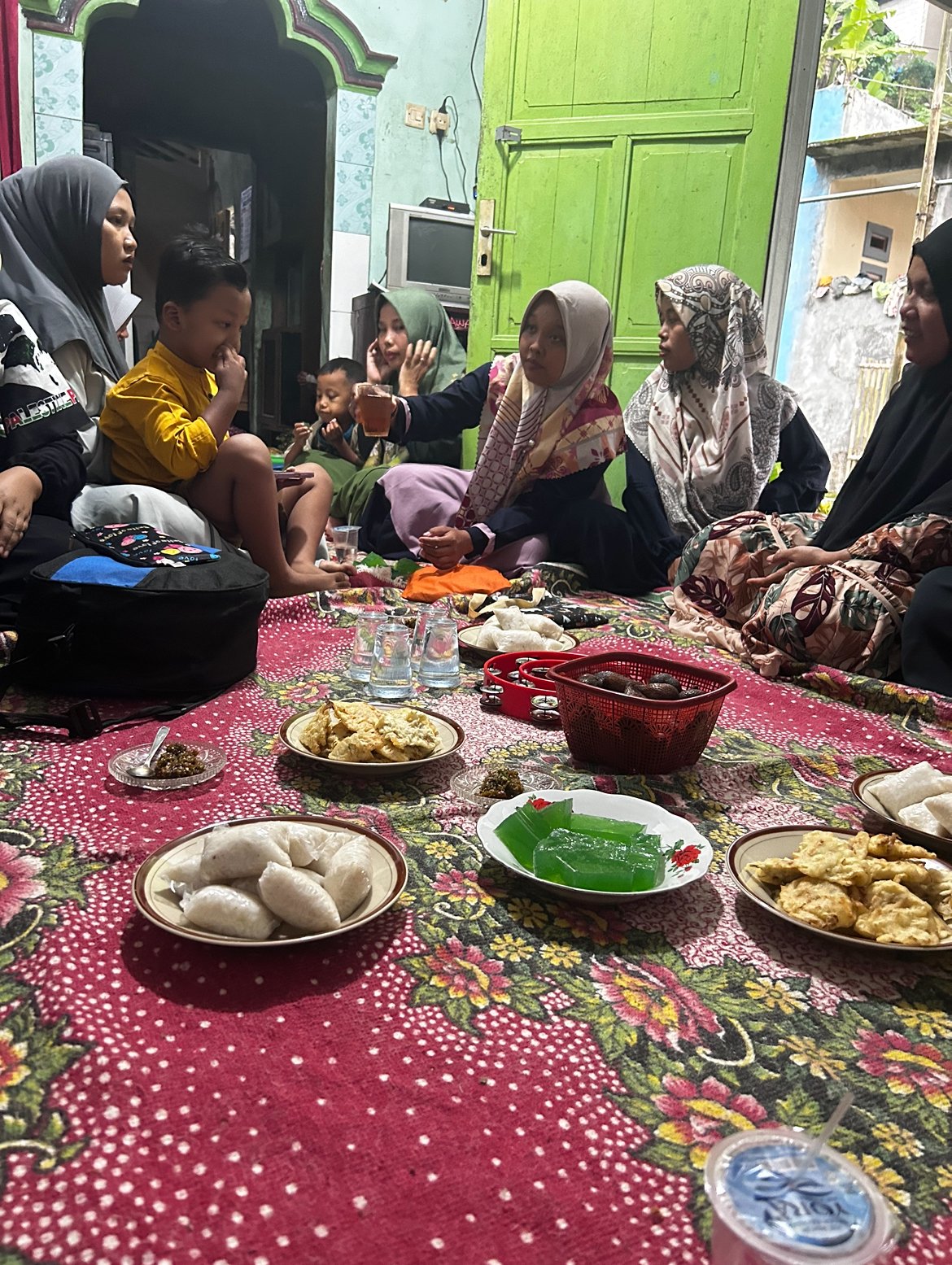 Yasinan dan tahlilan rutinitas bersama warga