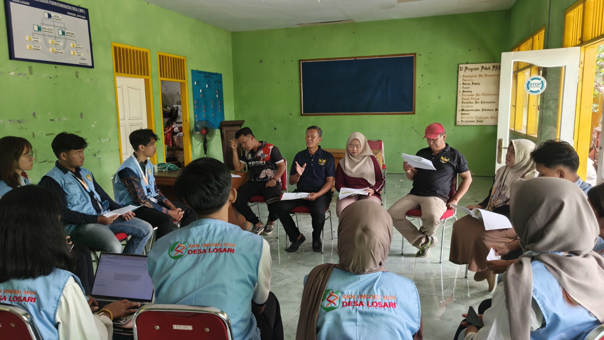 Pemaparan program kerja sebelum pelaksanaan program di Balai Desa