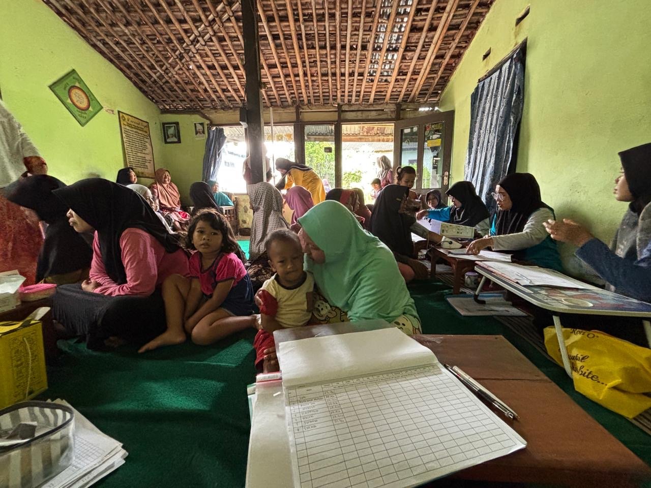 Membantu Posyandu RW 3