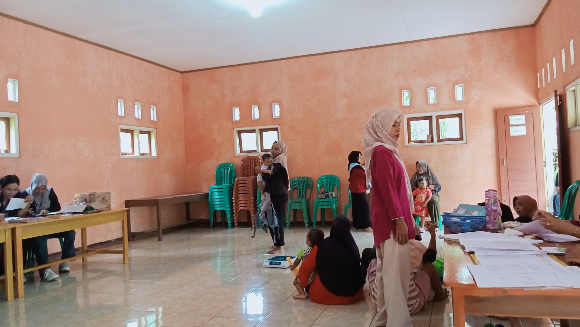 Hari ketiga kkn melakukan pendampingan posyandu balita di desa Plana