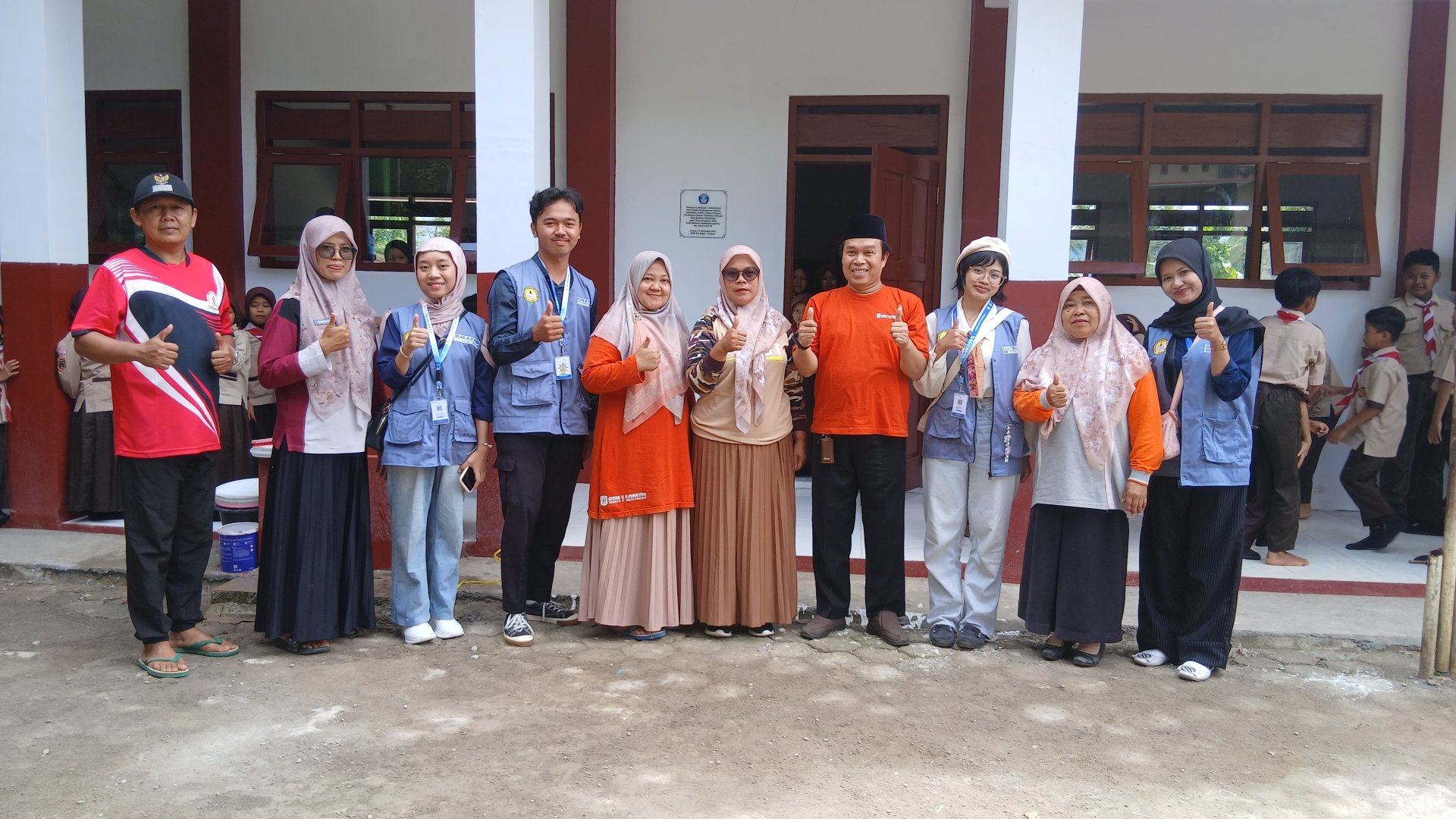 Pemasangan Arah Posko, Kunjungan ke SDN 1 Lancar dan SMPN 2 Wadaslintang