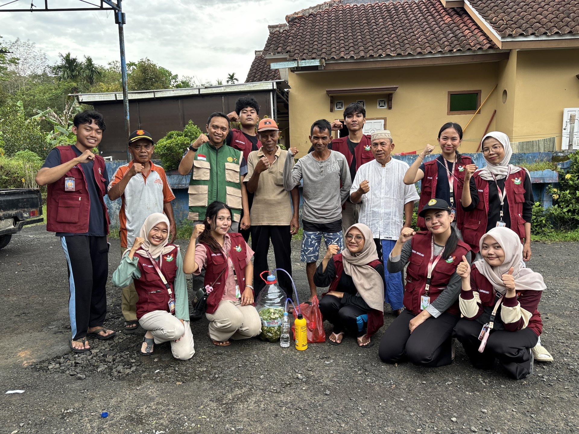 Sosialisasi dan Pembuatan Pupuk Organik Cair