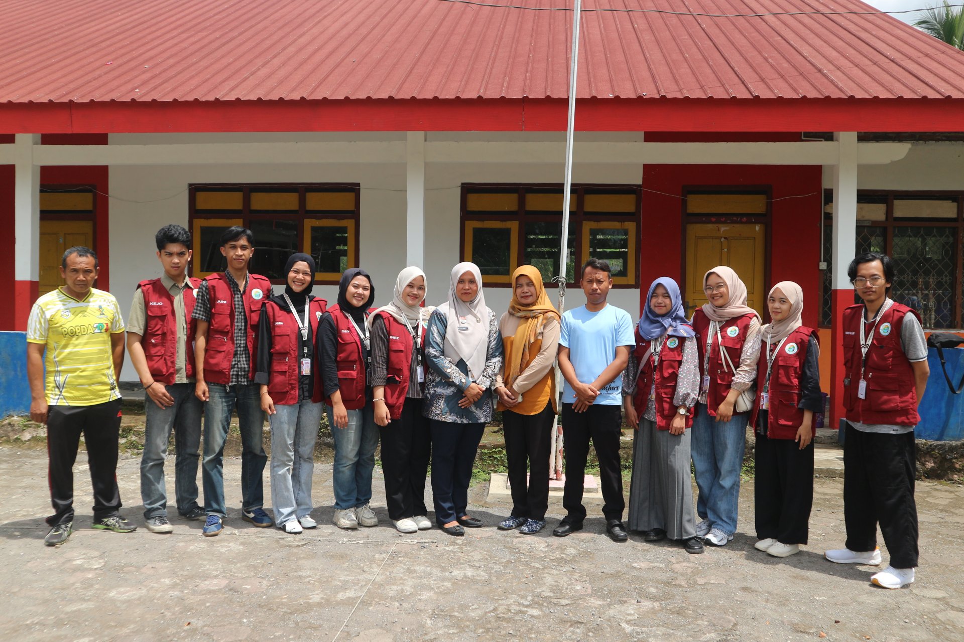 KUNJUNGAN KE SEKOLAH