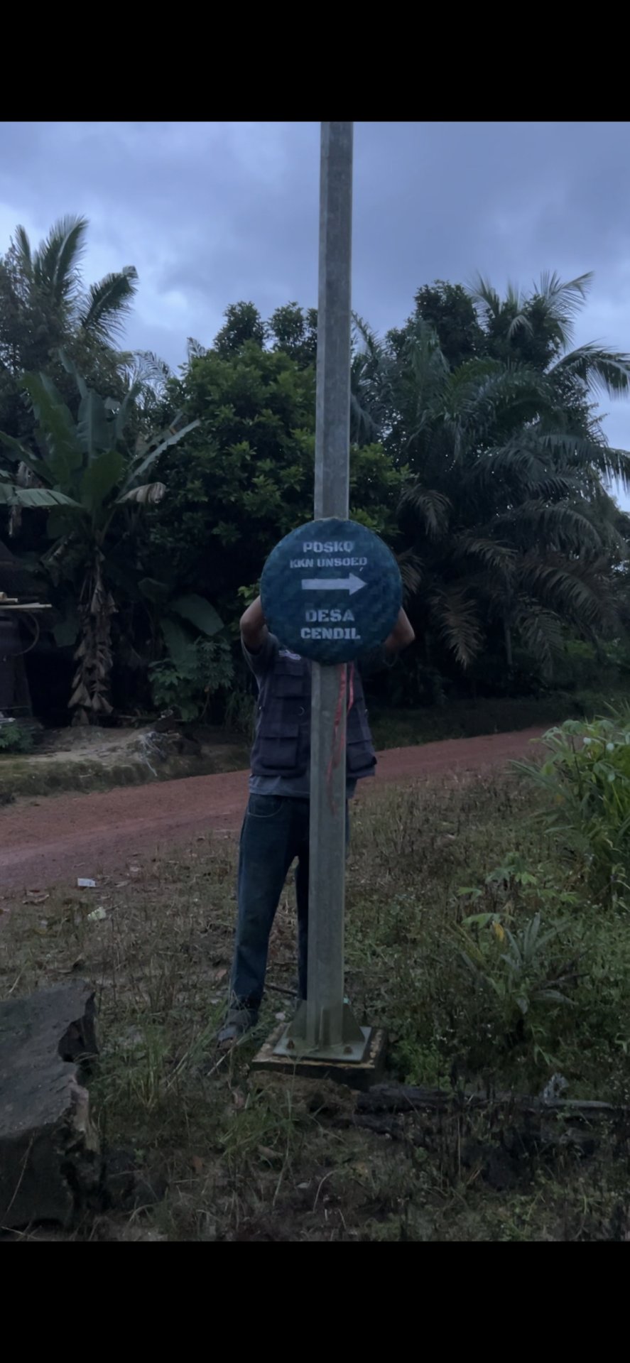 pemasangan tampah arah posko kkn