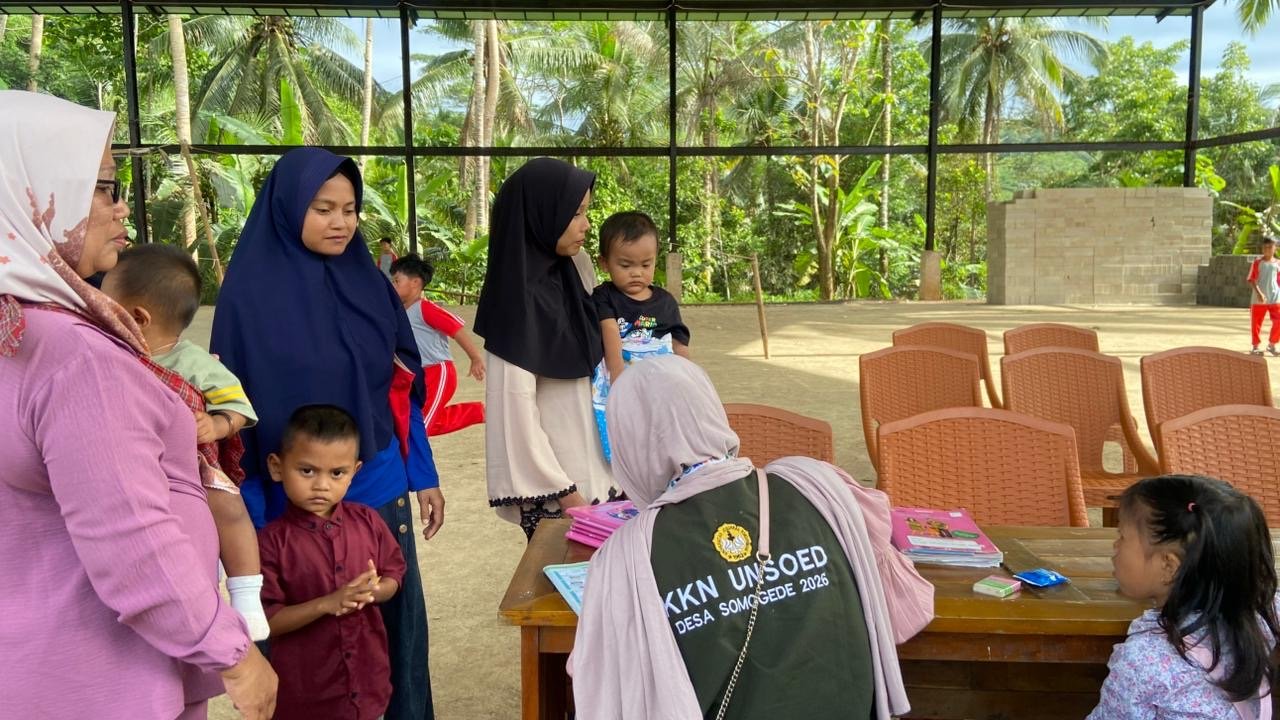 Pendampingan Posyandu Balita, Anak, dan Ibu di GOR Desa Somogede