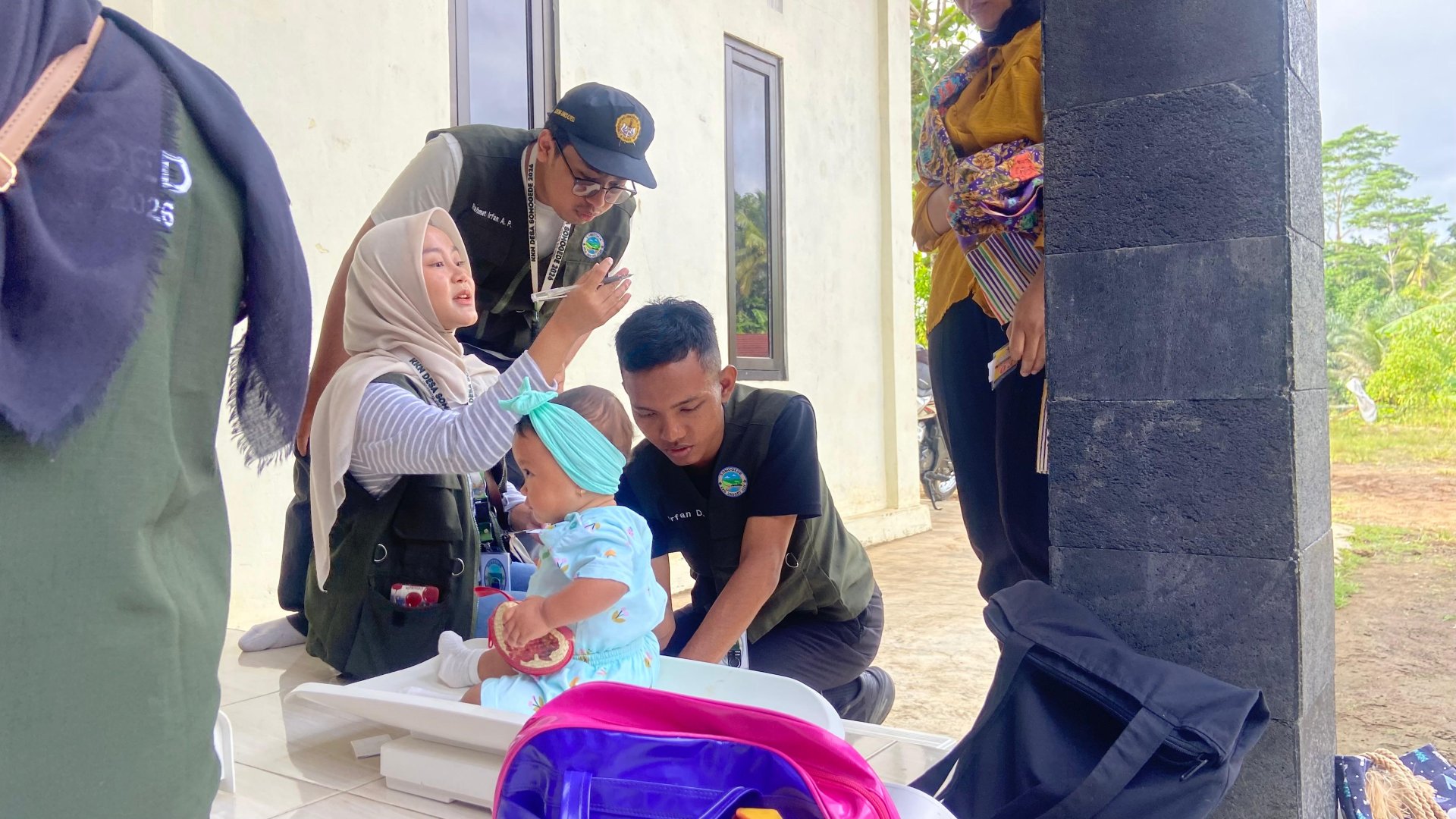 Pendampingan Posyandu Balita, Anak, dan Ibu di Gor Desa Somogede