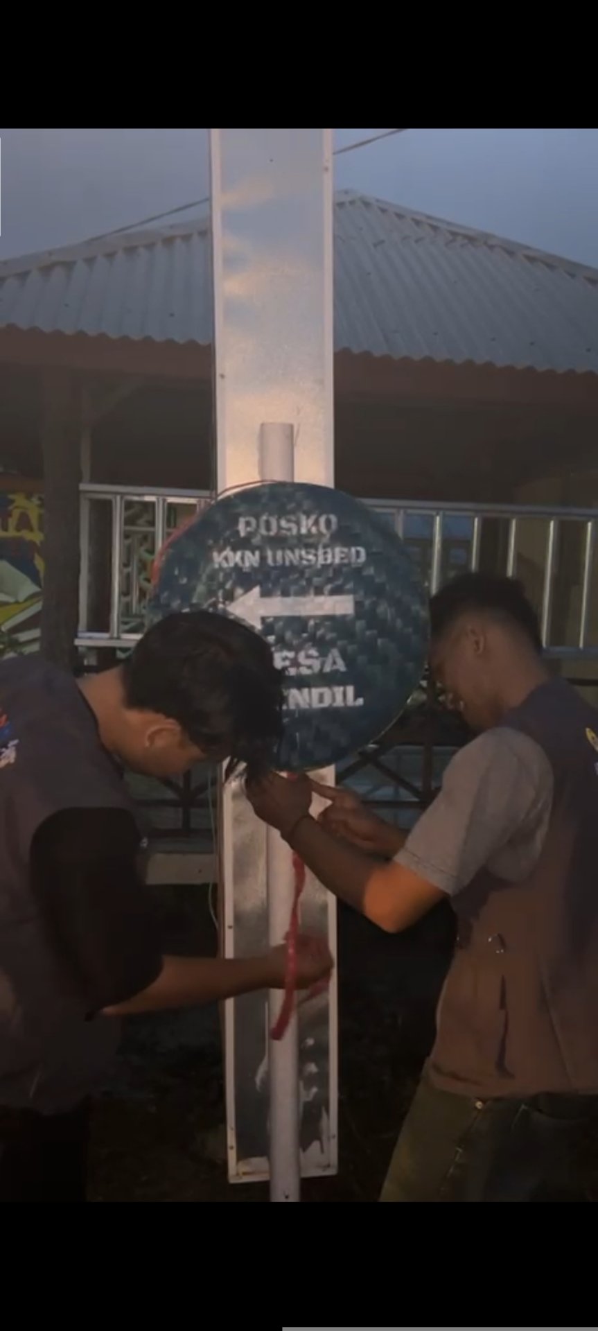 Pemasangan Tampah sebagai penanda posko