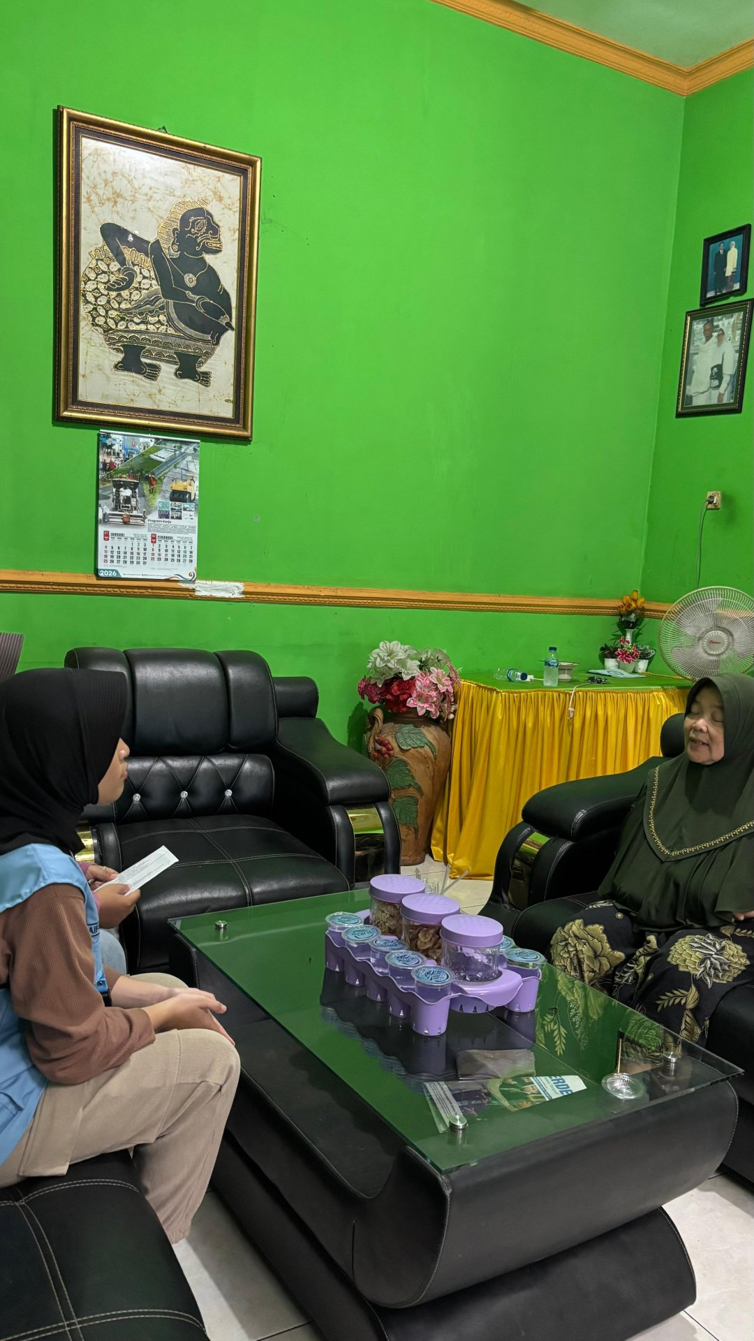 Kunjungan ke kediaman Kepala Desa