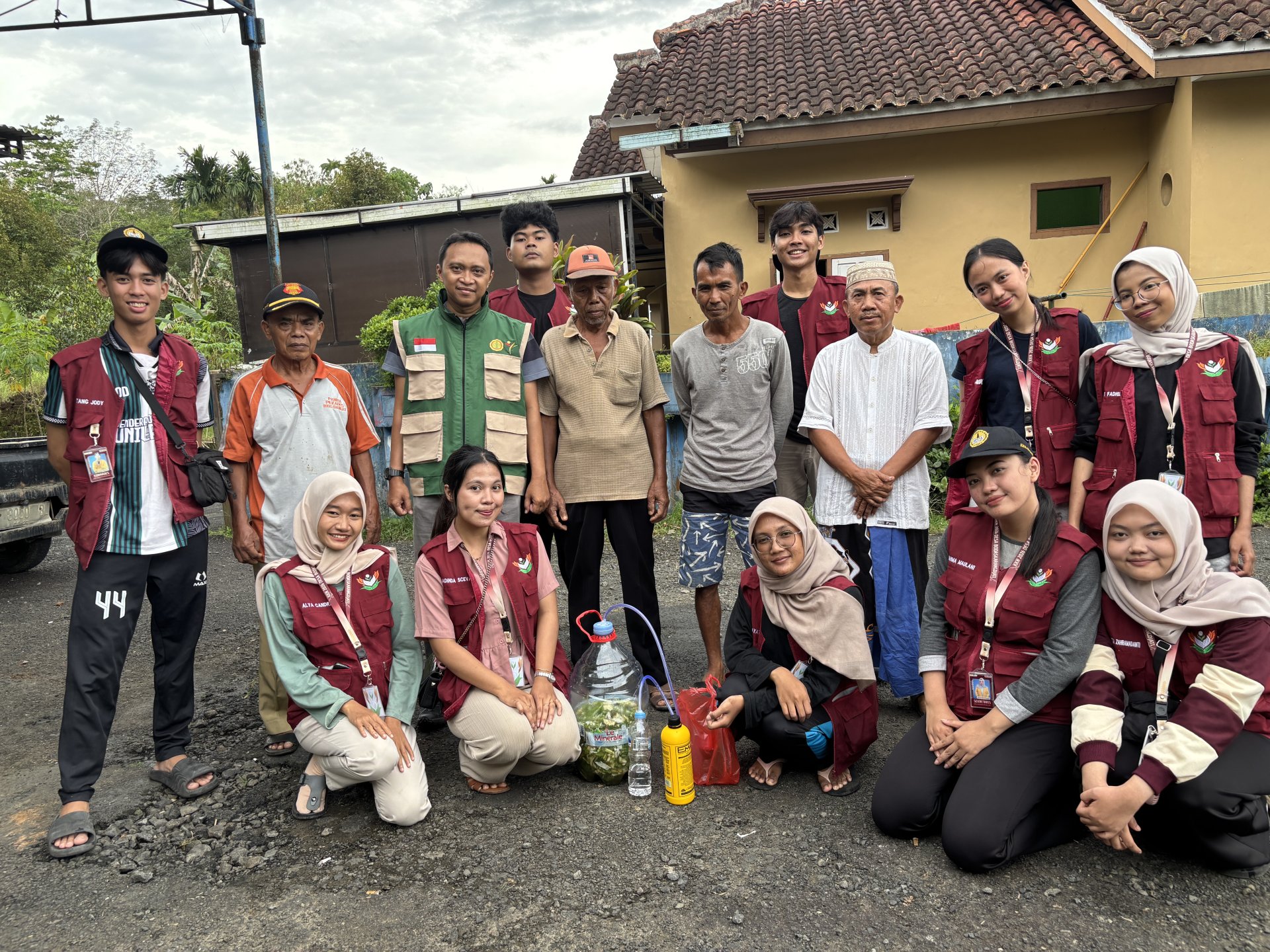 Pembuatan Pupuk Organik Cair Bersama Kelompok Tani Desa Bodaskarangjati