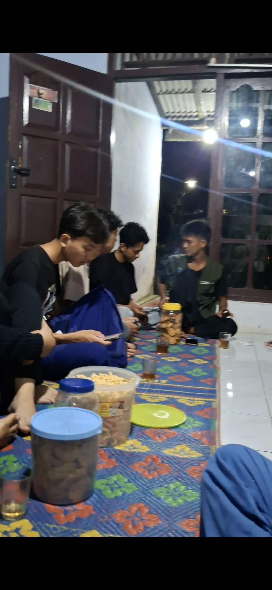 Mengunjungi Rumah Pak RT