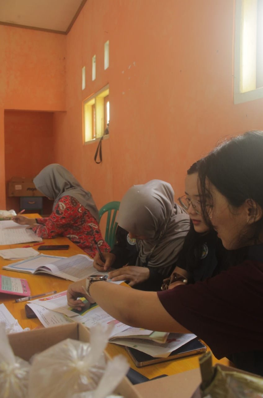 Pendampingan Posyandu Balita dan Pemberdayaan Green House Desa Plana