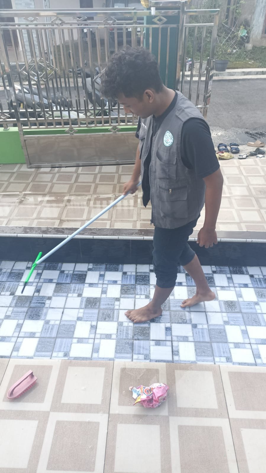 Kegiatan bersih masjid