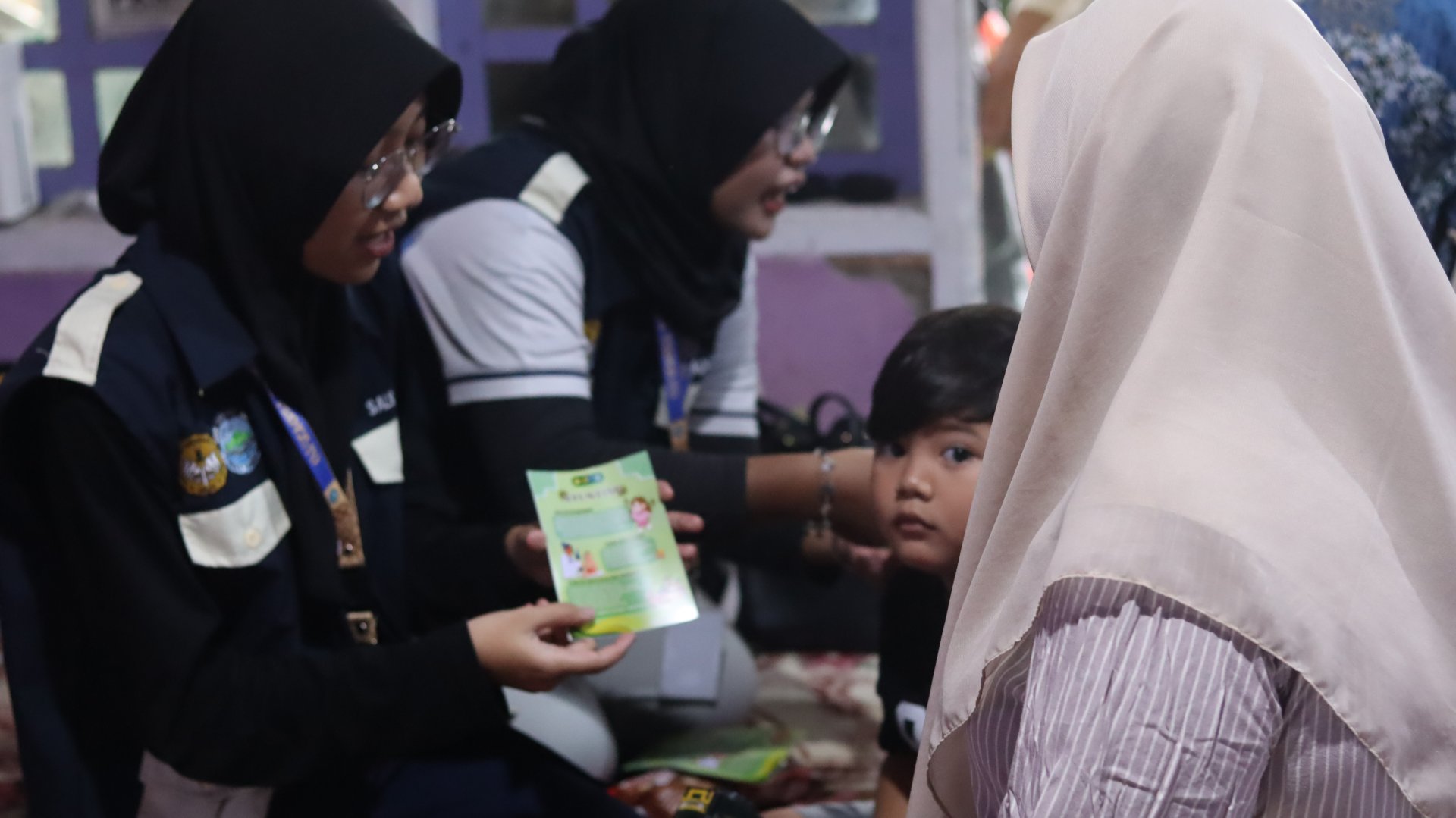 Edukasi Stunting dan Pembagian Leaflet serta Pelaksanaan Senam Lansia di Posyandu Dusun Menggora