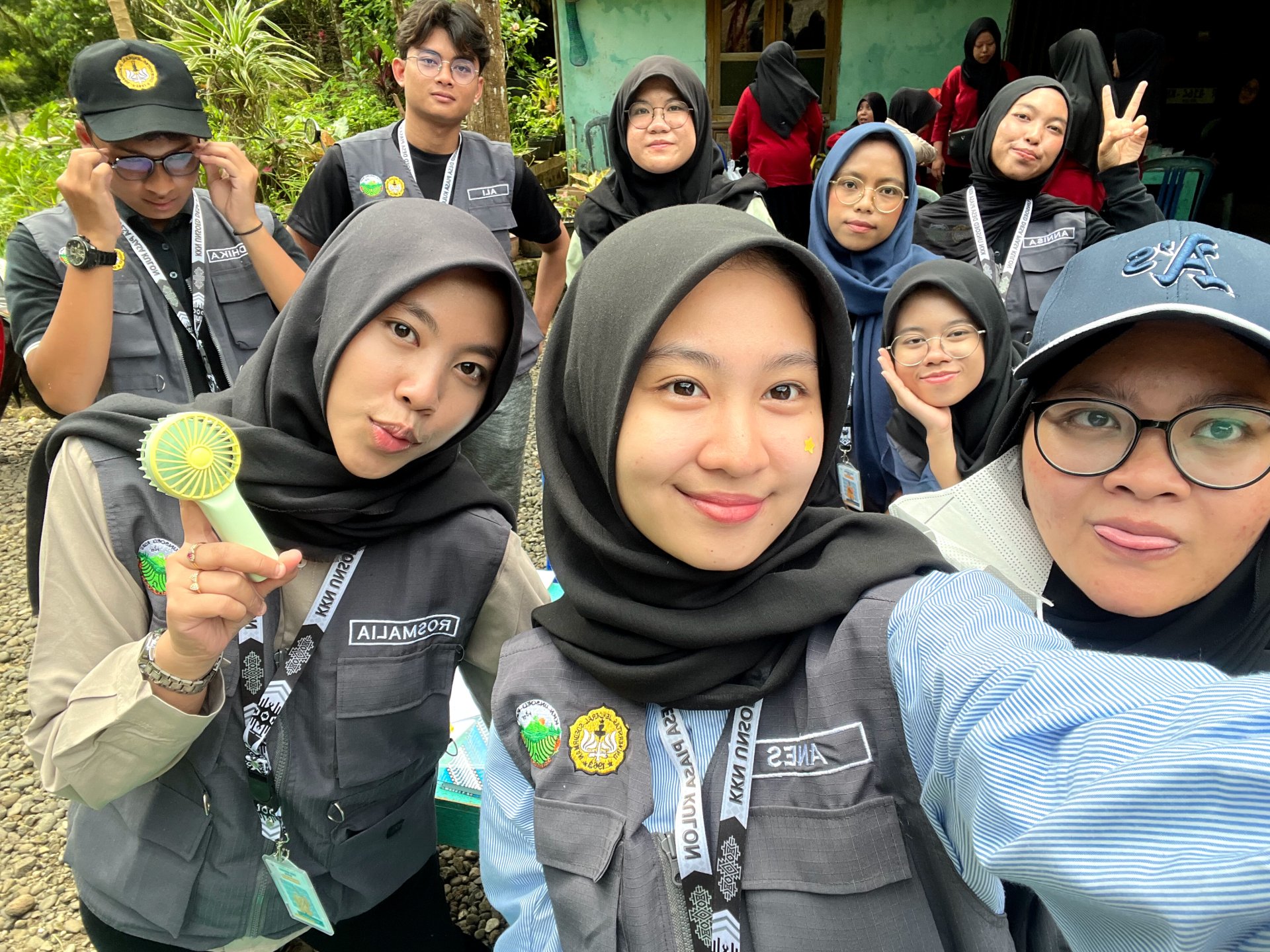 Mengikuti Kegiatan Posyandu Balita & Lansia dan Memasang Arah Penunjuk Jalan Posko