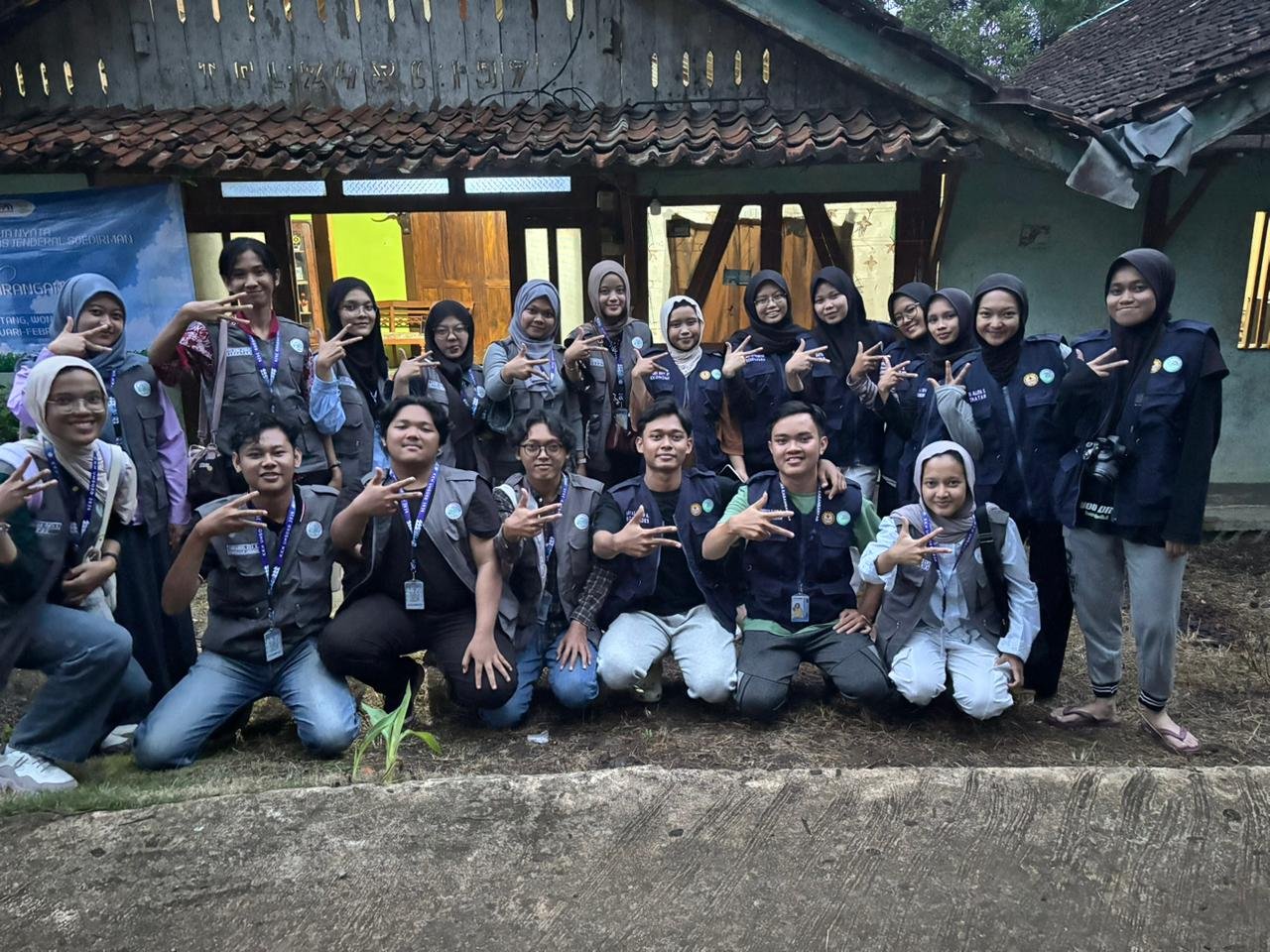 Kunjungan Mahasiswa KKN Desa Erorejo ke Posko Mahasiswa KKN Desa Karanganyar