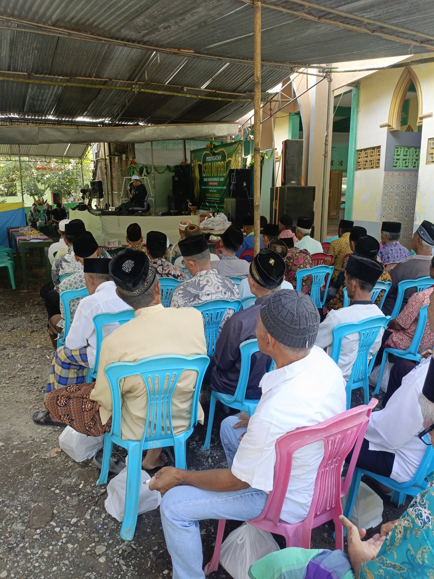 Mengikuti acara rajaban di dusun 4