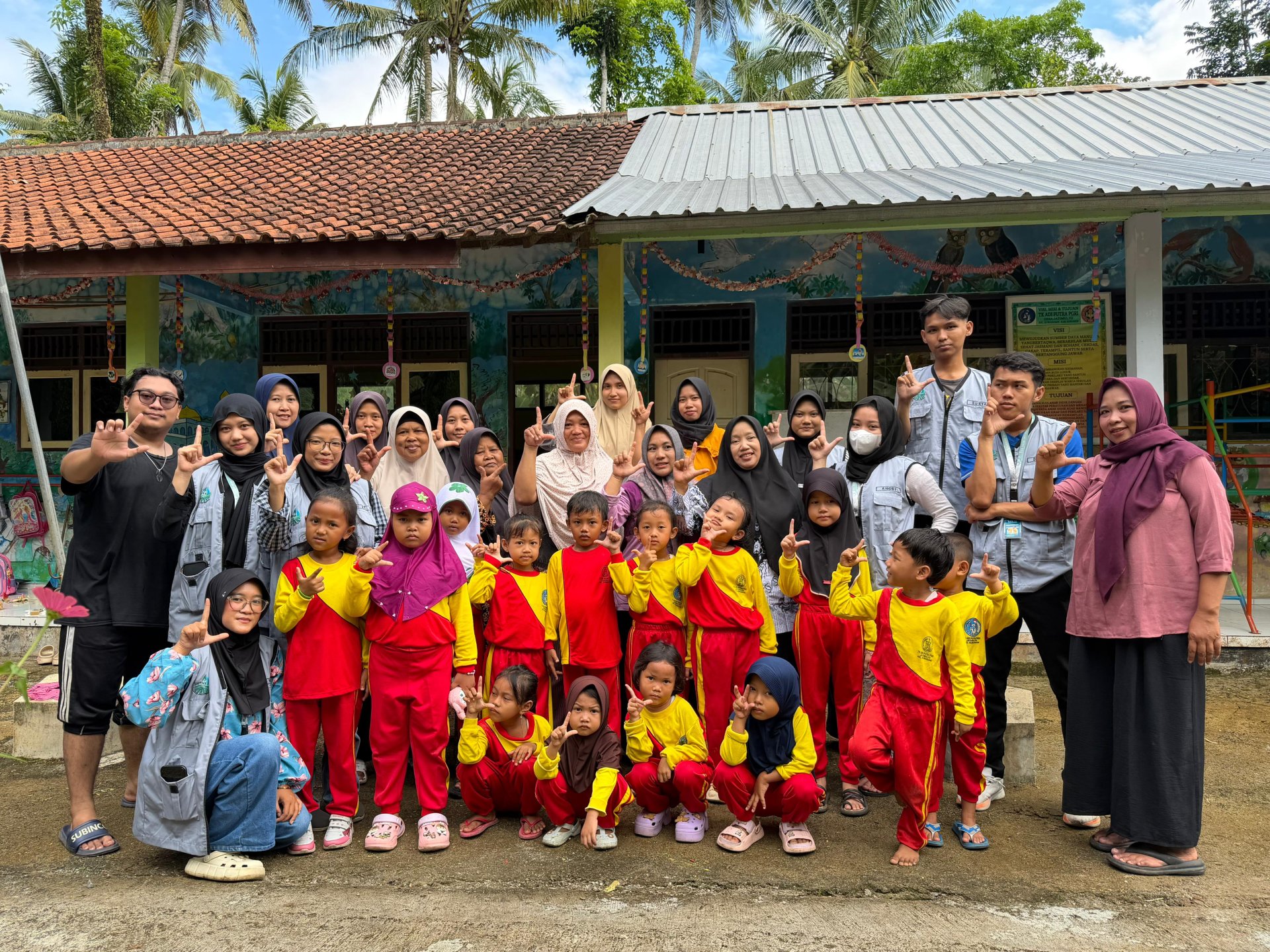 Kerja Bakti di TK Adi Putra PGRI Jatimulyo