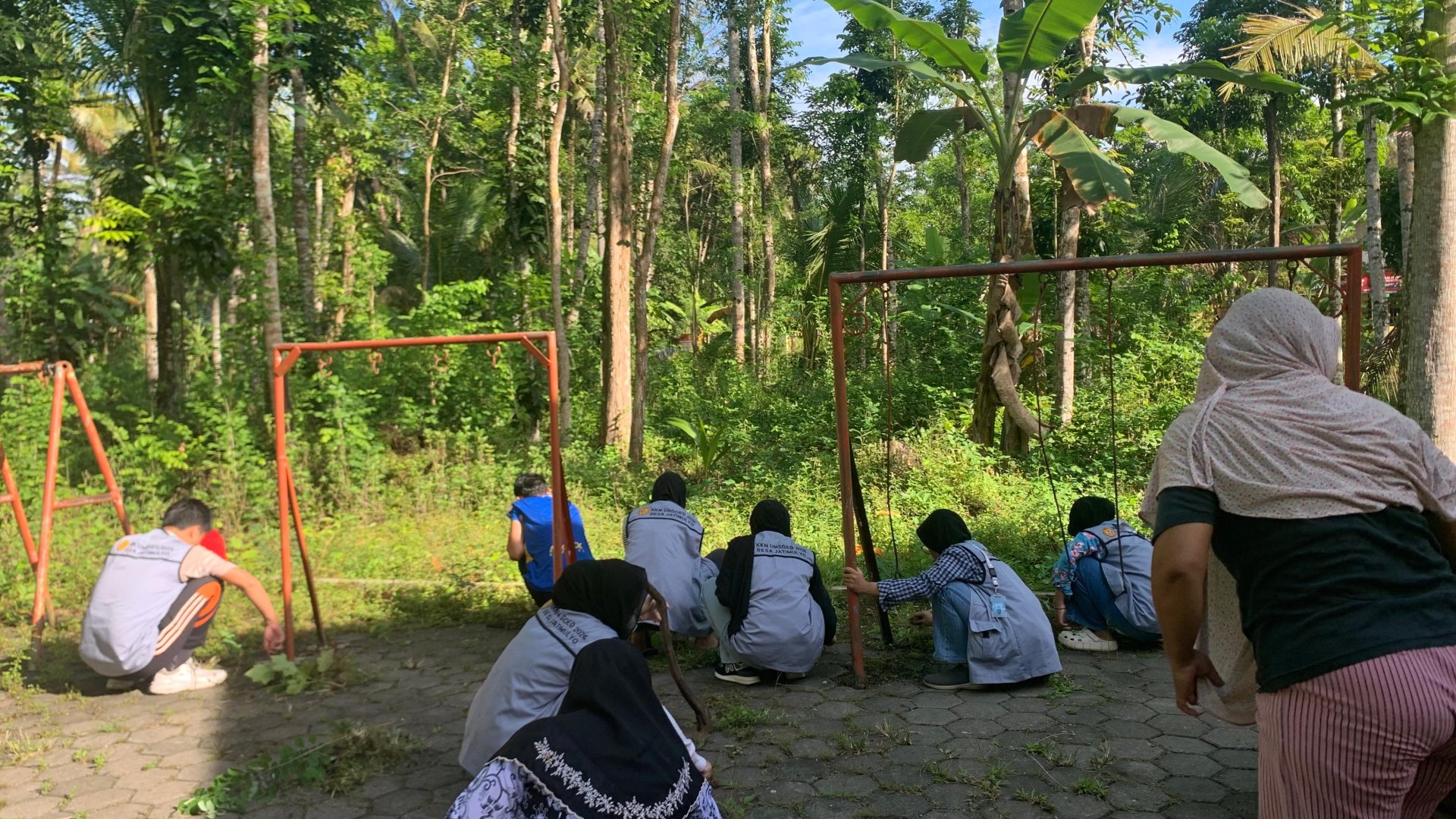 Kerja Bakti di TK Desa Jatimulyo
