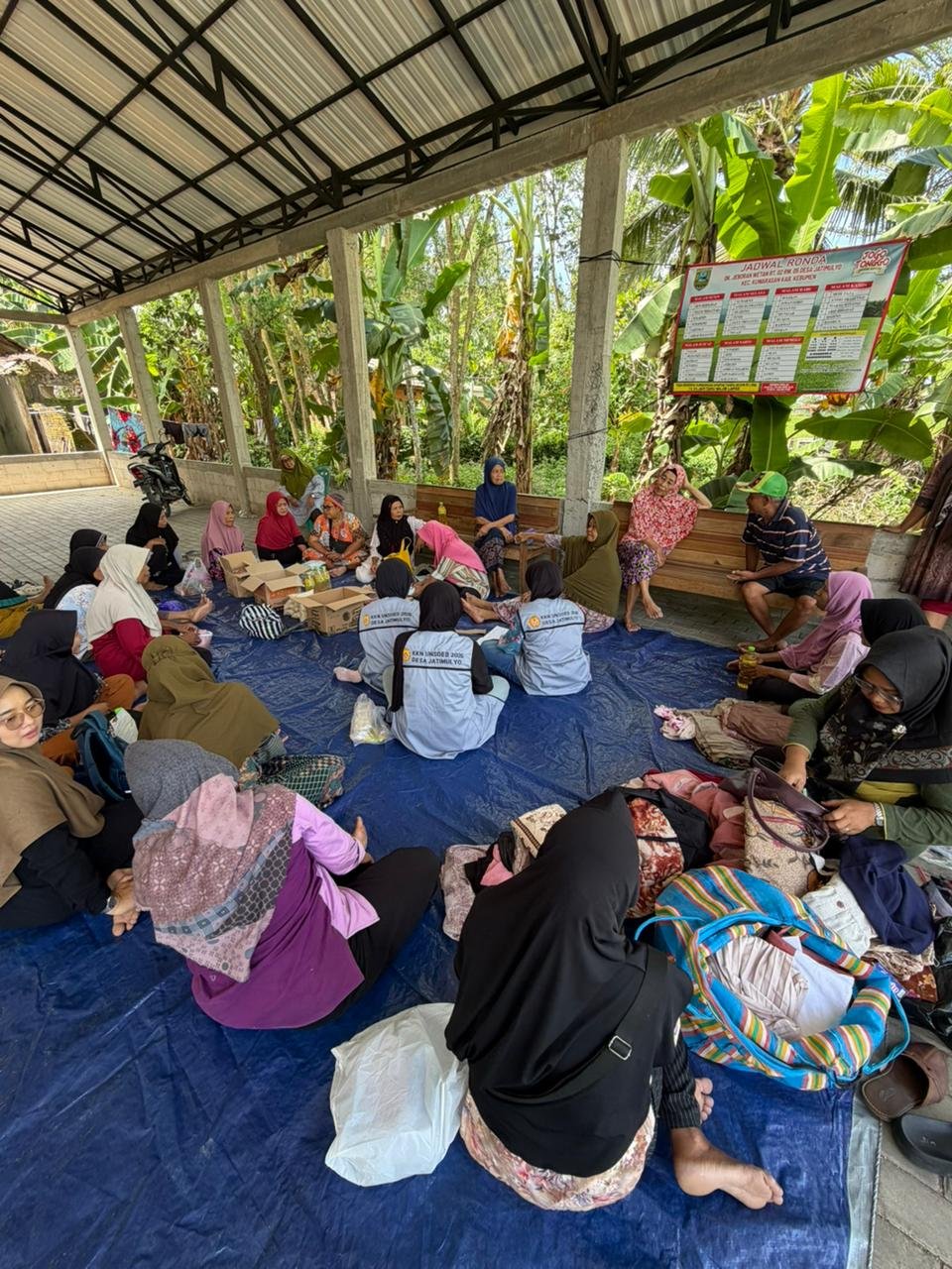 Mengikuti Arisan Bersama Ibu-ibu RT 2/ RW 5 Desa Jatimulyo