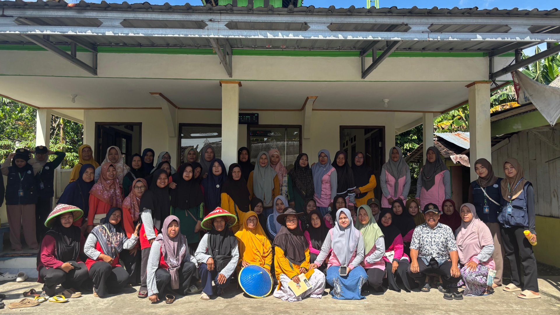 Pelaksanaan Program Kerja Intensifikasi Pekarangan dan Pembuatan Pestisida Nabati