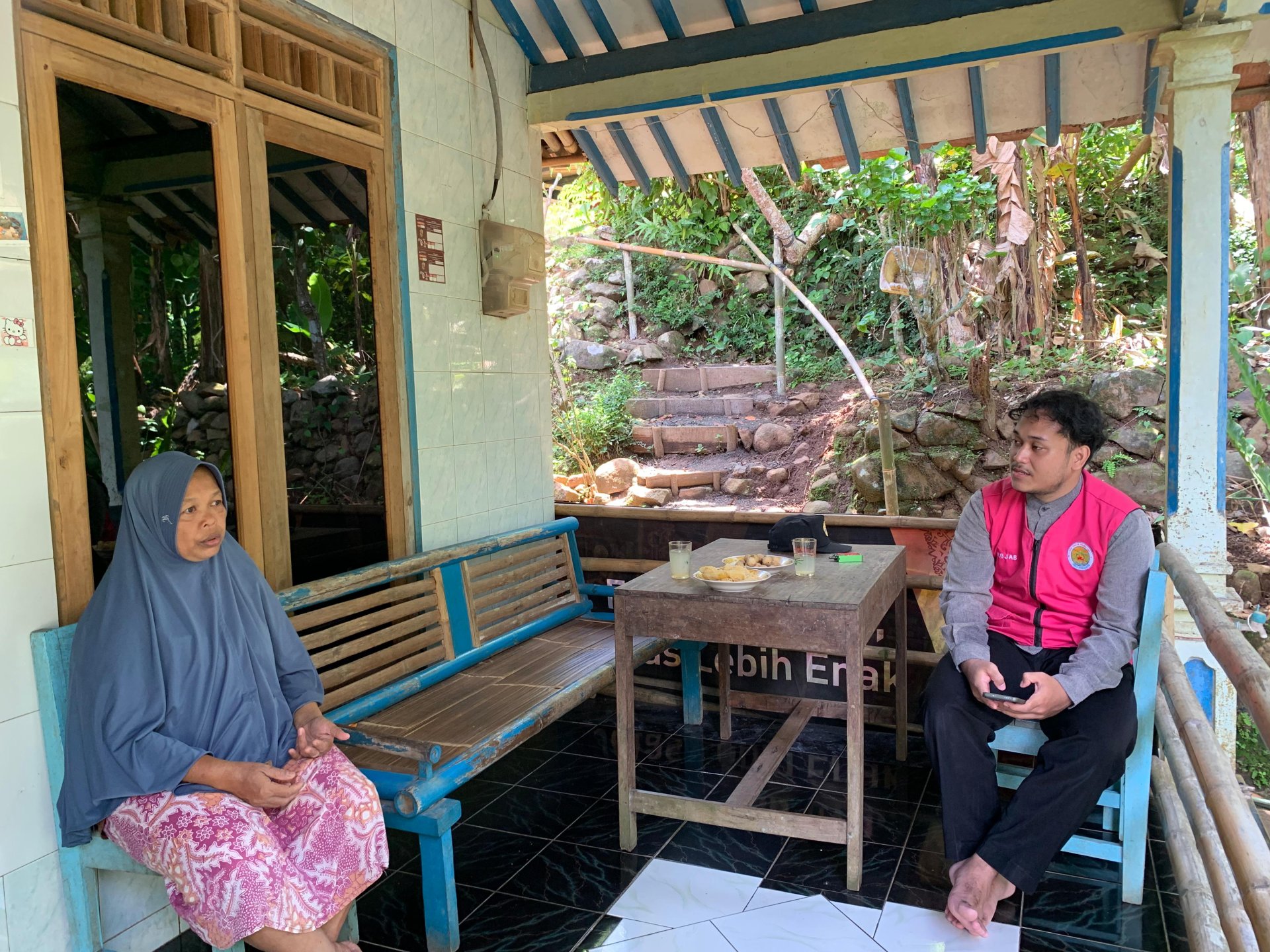 Diskusi Persiapan Intensifikasi Pekarangan dengan Ibu Sariah selaku Ketua KWT Mugiutama