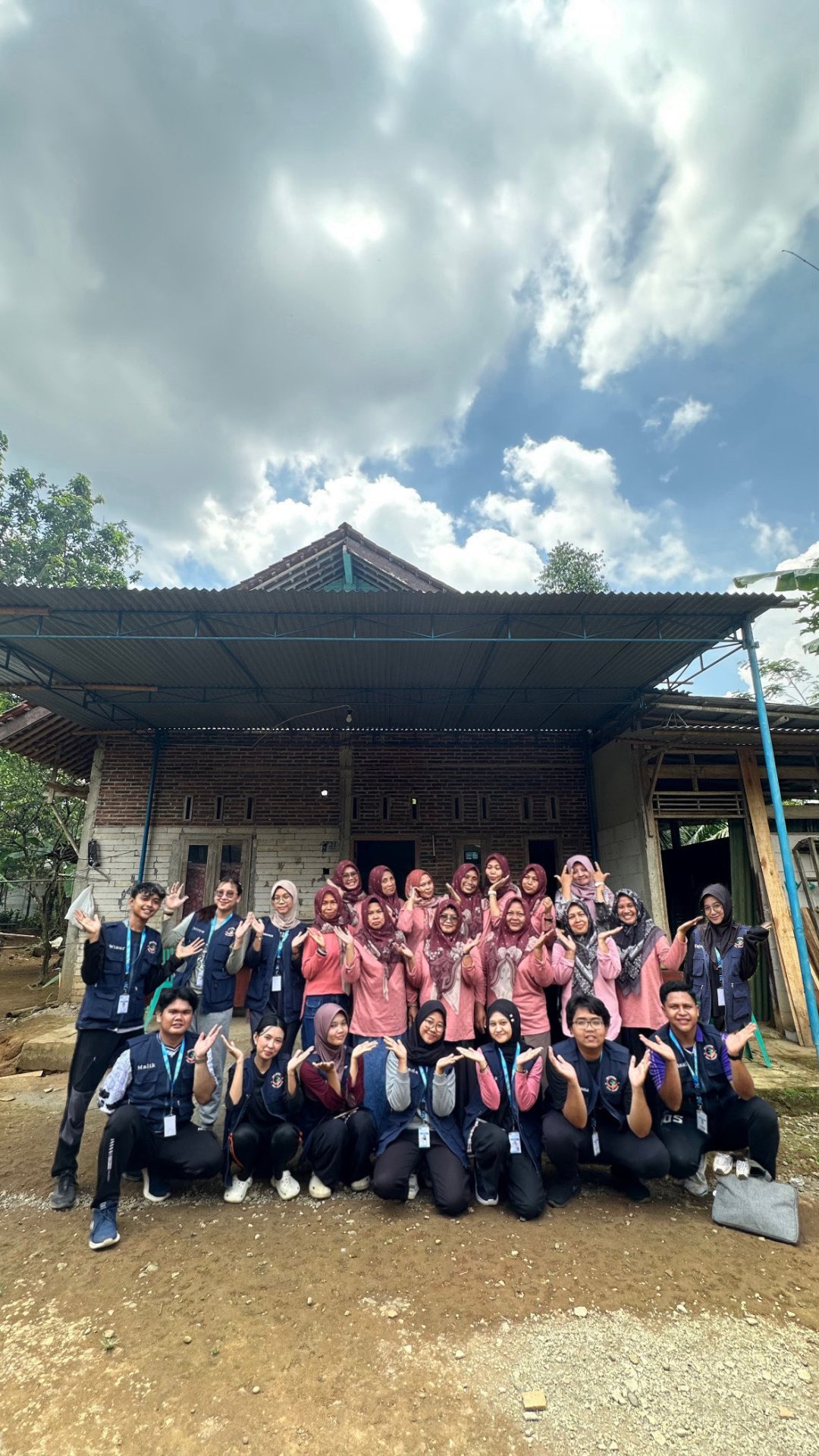 Pengabdian untuk Semua Usia: Posyandu Terpadu dan Senam Lansia