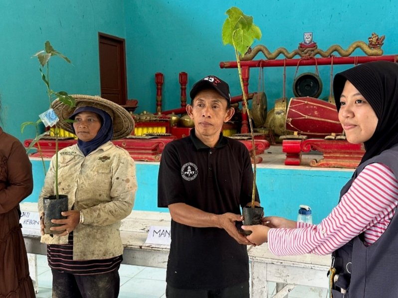 Sosialisasi dan penanaman bibit pohon multiguna