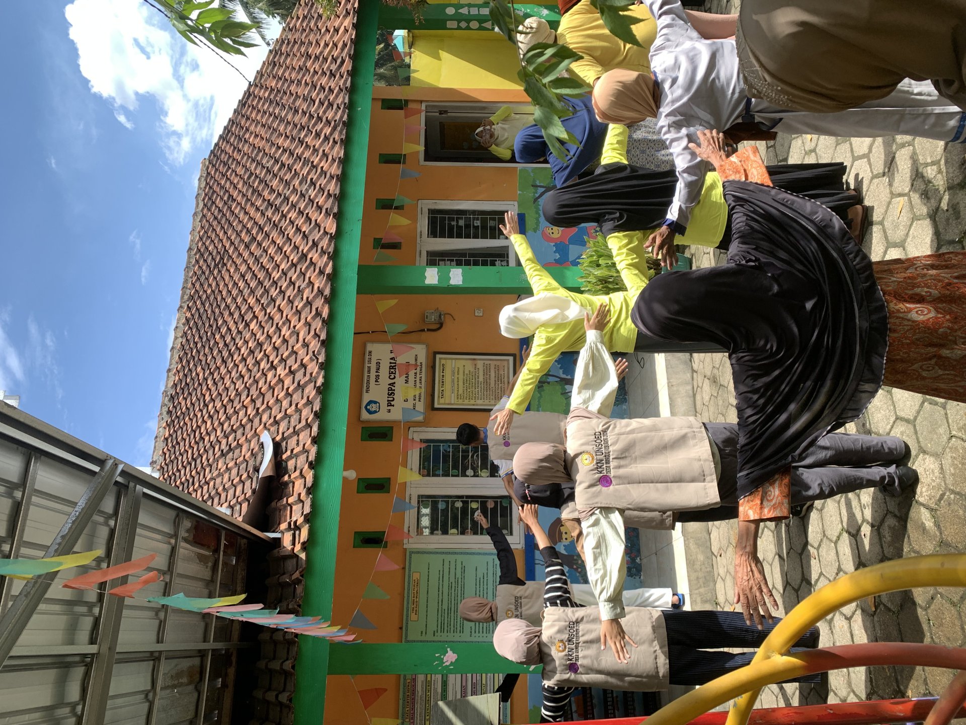 Membantu Pelayanan Posyandu Lansia