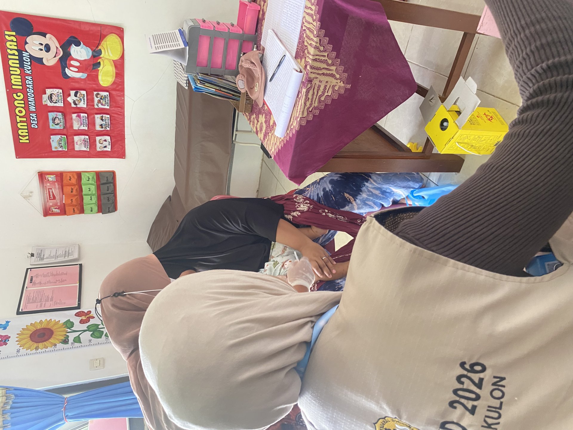 Pelaksanaan Kegiatan Imunisasi di Pusat Kesehatan desa