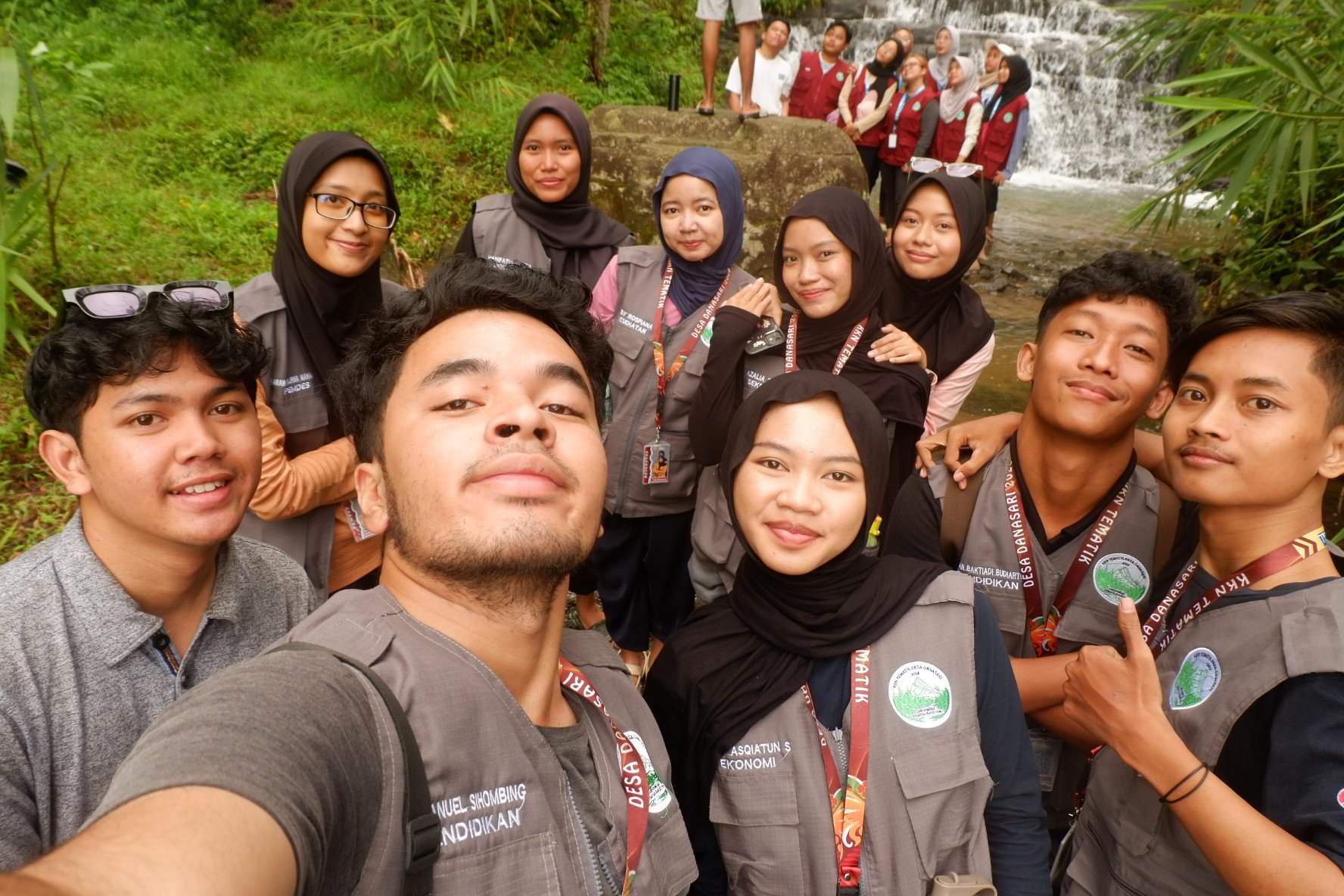 Silaturahmi dengan KKN Desa Badak