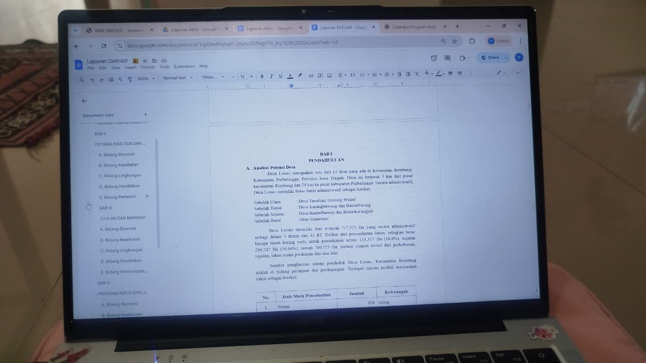 Menyelesaikan laporan definitif